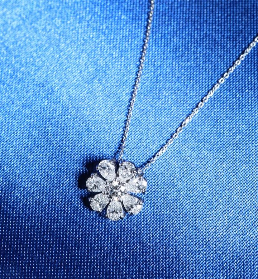 1,58 Karat gemischte Form Diamanten 18K Gold Anhänger Halskette im Angebot 3