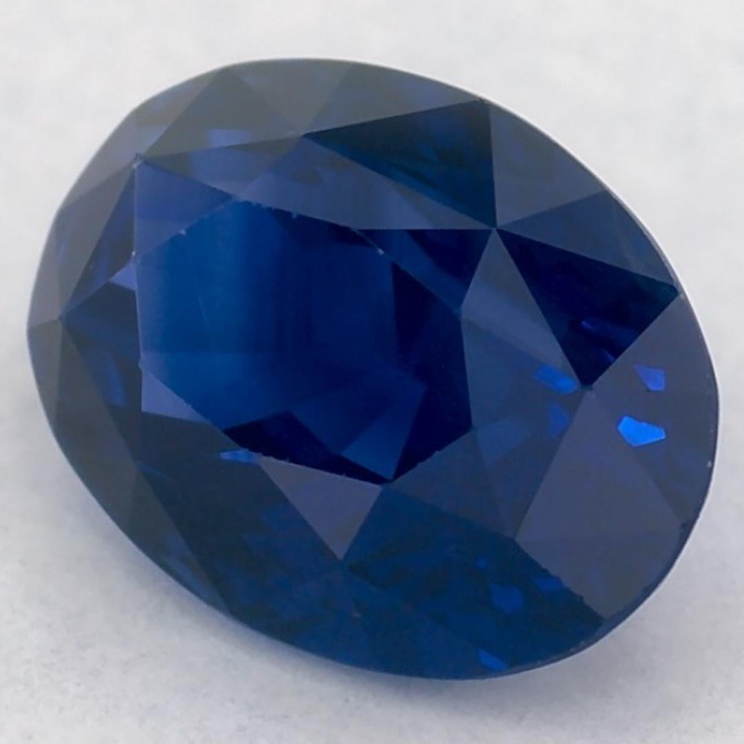 Dieser natürliche blaue Saphir bietet Eleganz und Raffinesse. Mit seiner satten Farbsättigung und seinem präzisen Schliff ist er das perfekte Herzstück für einen Verlobungsring oder ein luxuriöses Schmuckdesign.

Dieser Saphir stammt aus Sri Lanka