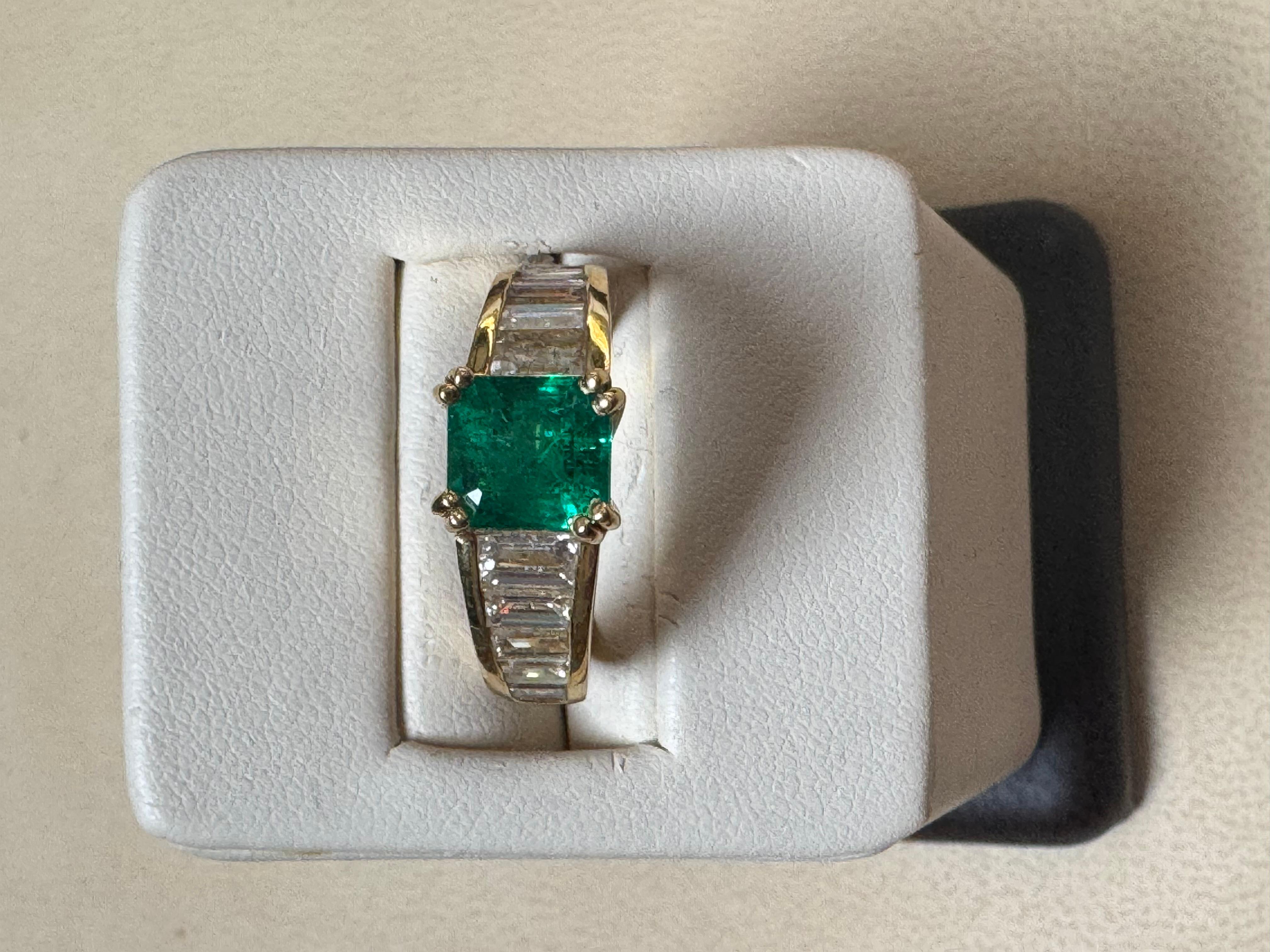Women's 1.58 Ct Cushion Cut Colombian Emerald & 1.5 Ct Diamond Ring in 18K Yellow Gold For Sale