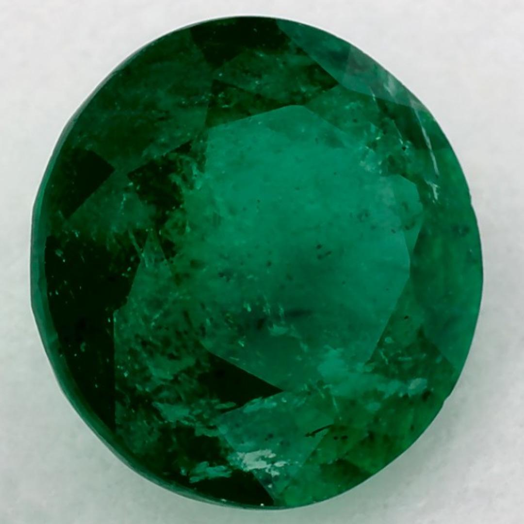 D'un vert éclatant, la pierre de naissance du mois de mai symbolise le renouveau de la croissance printanière. 
Explorez la vibrante collection d'émeraudes, de rubis et de saphirs de notre magasin, disponibles sous forme de pierres précieuses en
