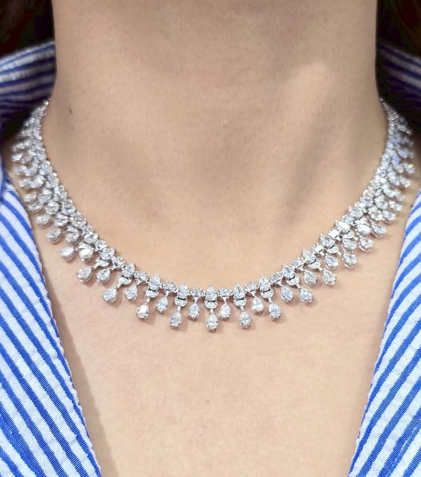 Collana in oro 18K con diamanti di forma mista da 15,80 carati in vendita 5