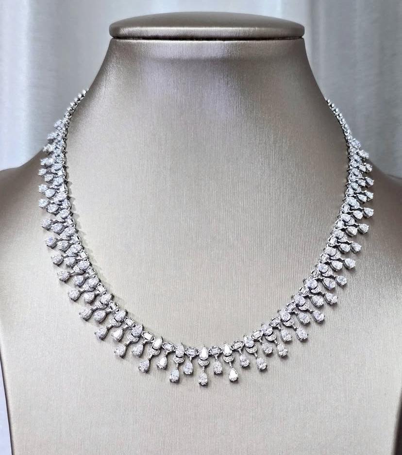 Collana in oro 18K con diamanti di forma mista da 15,80 carati in vendita 6