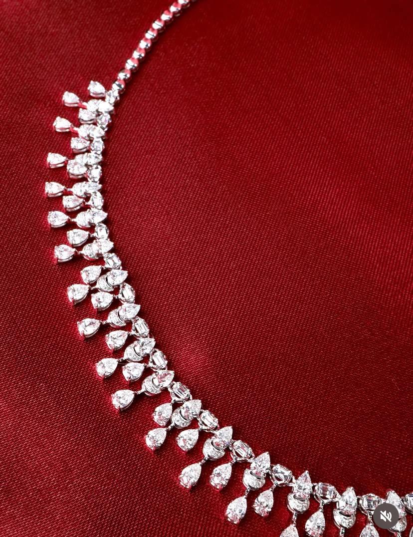 Collana in oro 18K con diamanti di forma mista da 15,80 carati In condizioni Nuovo in vendita a Massafra, IT