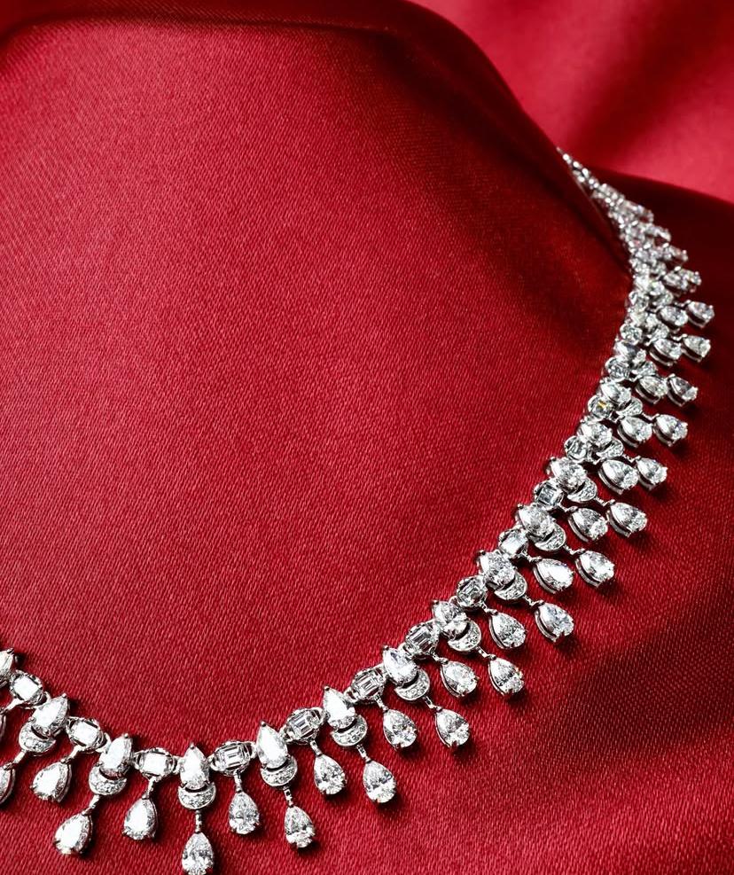 Collana in oro 18K con diamanti di forma mista da 15,80 carati in vendita 4