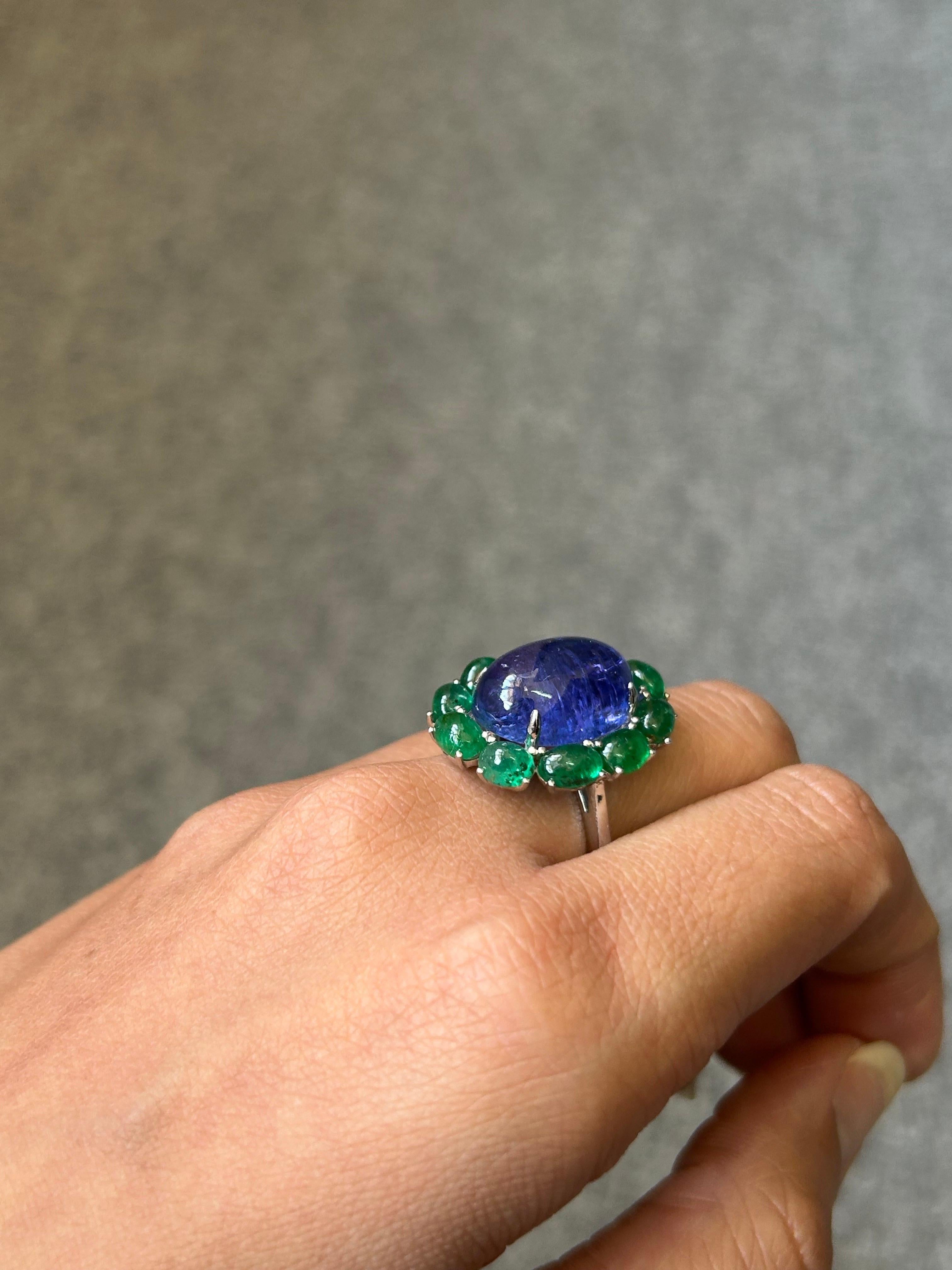 Women's or Men's 15.82 Carat Tanzanite and Emerald Cocktail Ring in 18K Gold For Sale