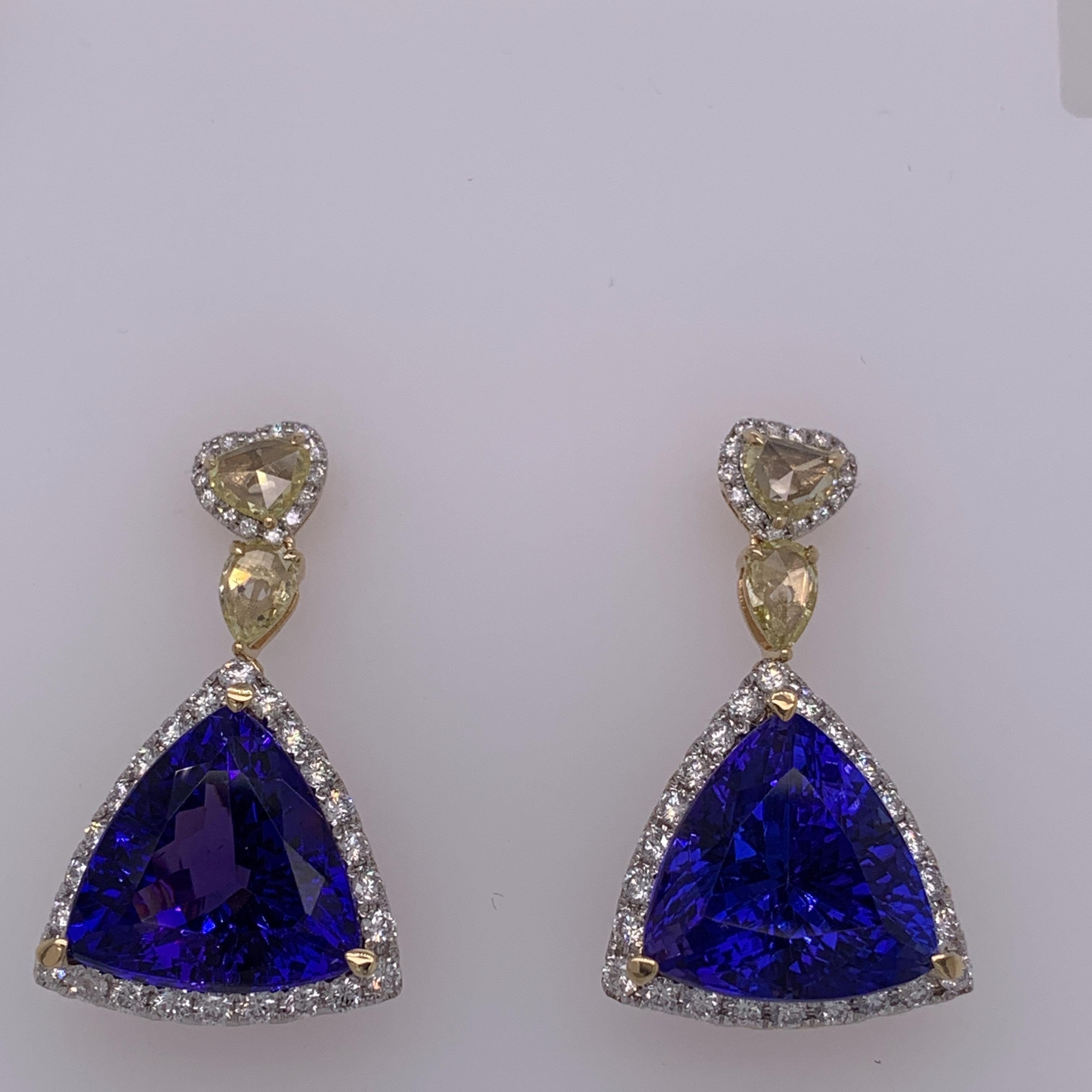 Trillion Cut 15.83 Carat Tanzanite Dangle Earrings with Yellow and White Diamond For Sale