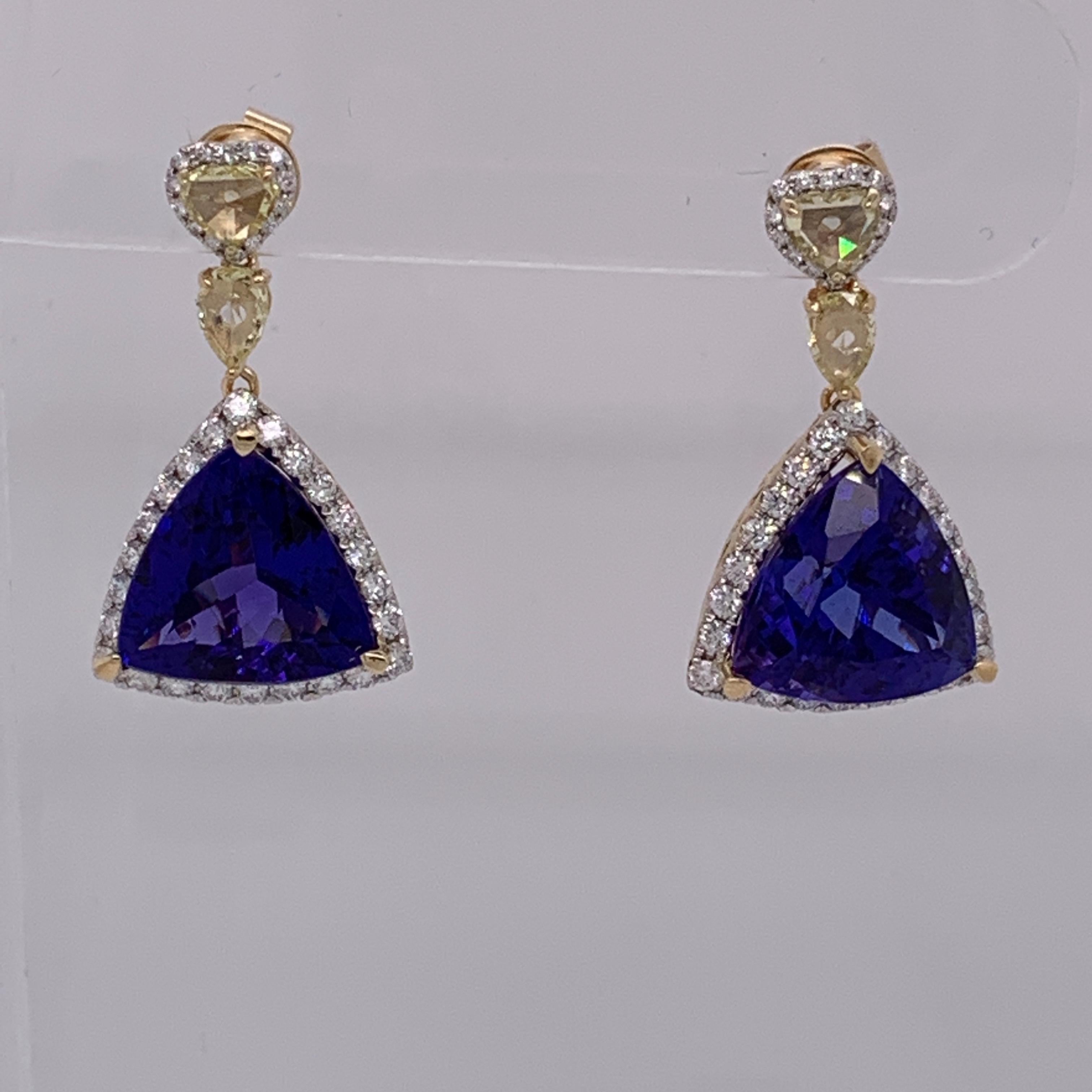 15.83 Carat Tanzanite Dangle Earrings with Yellow and White Diamond For Sale 1