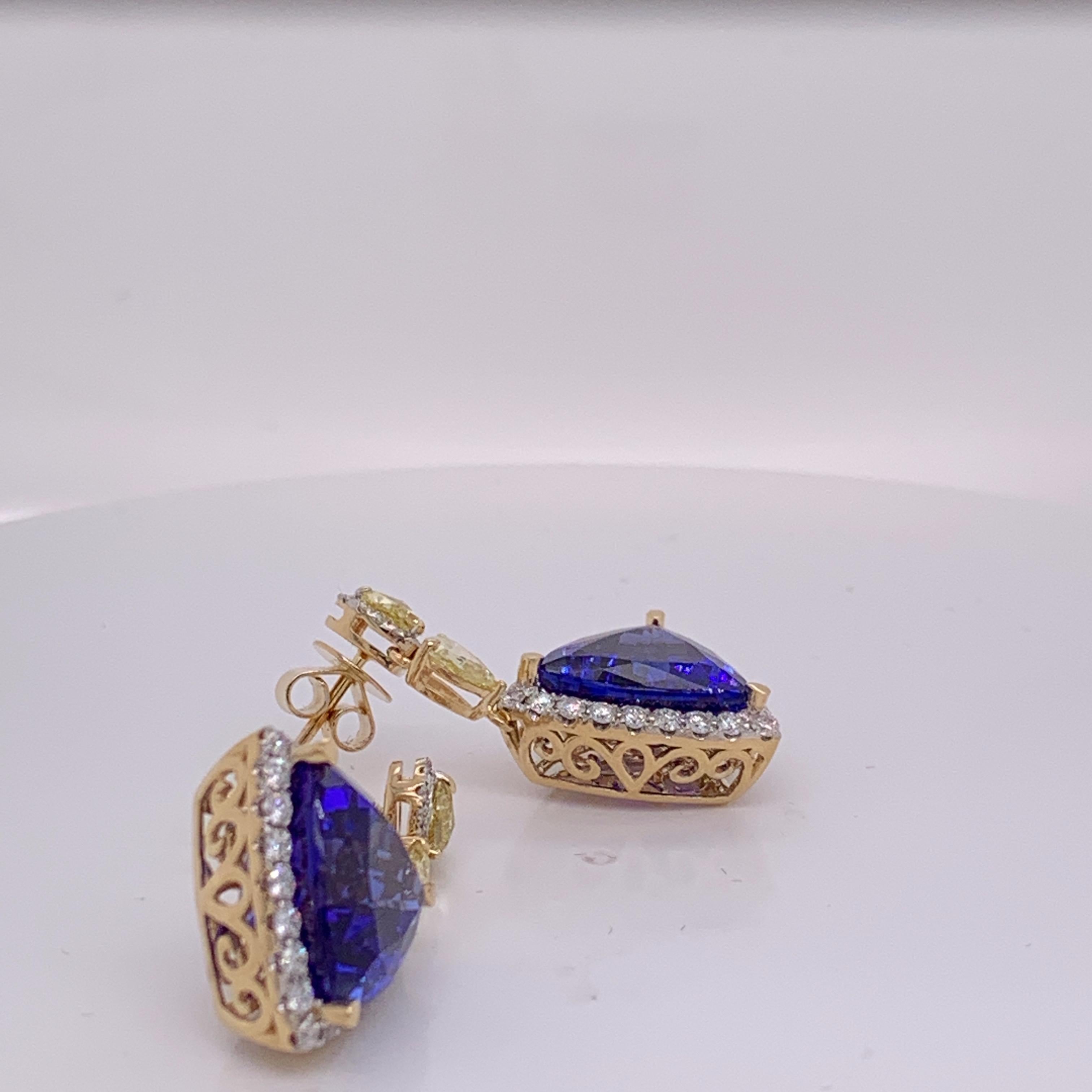 15.83 Carat Tanzanite Dangle Earrings with Yellow and White Diamond For Sale 4