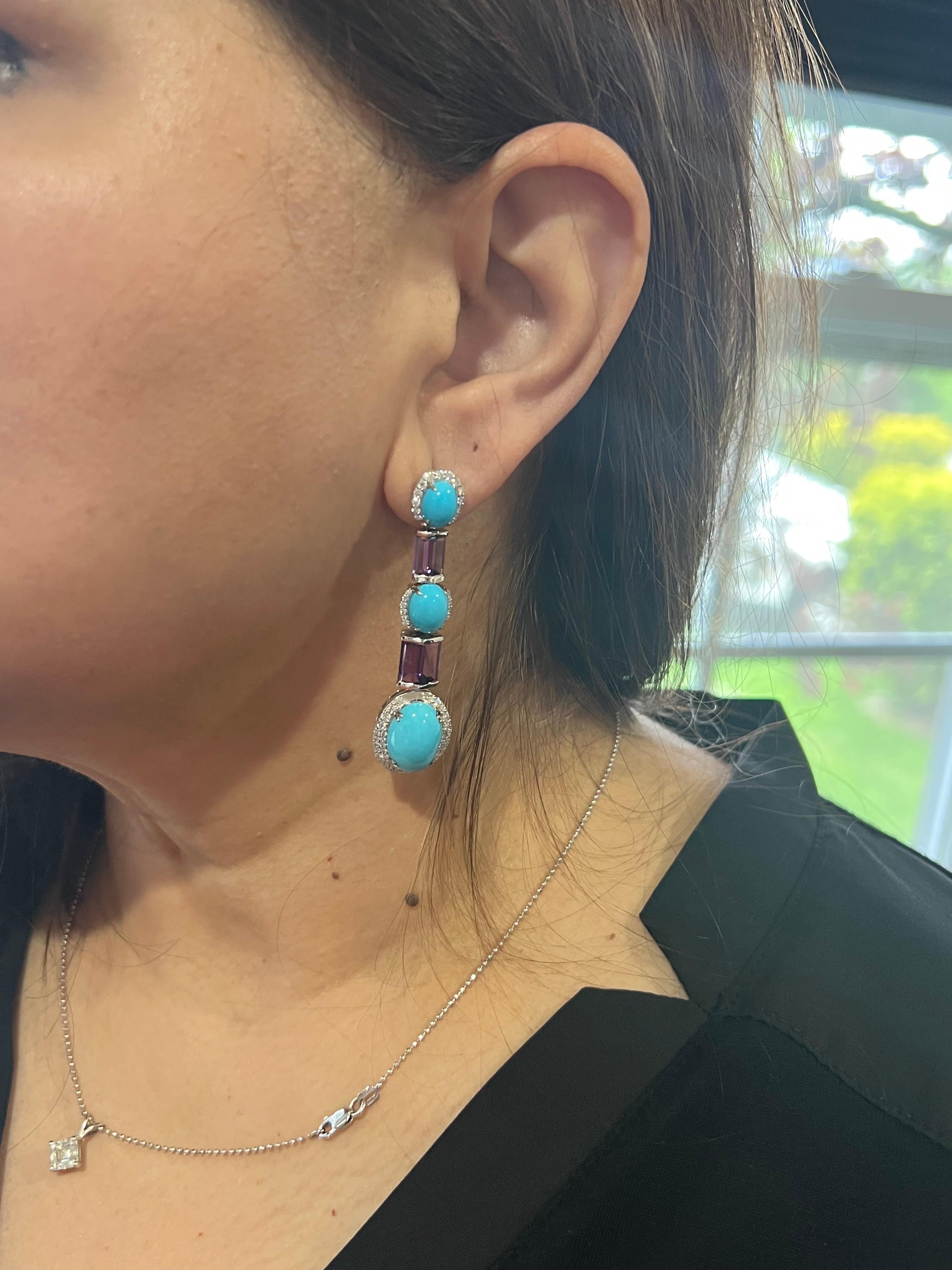 De las mujeres Pendientes de oro de 18 quilates con cabujón de turquesa estadounidense de 15,83 quilates, amatista de 4,86 quilates y diamantes en venta