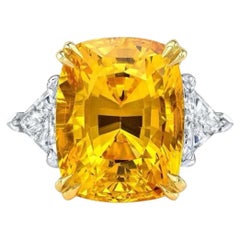 Bague saphir jaune 15,83 carats, certifiée par le GIA, en platine avec or jaune 18 carats.