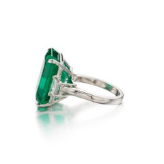 15.85 Carat Emerald-cut Statement 14K White Gold High Jewellery Supremacy
