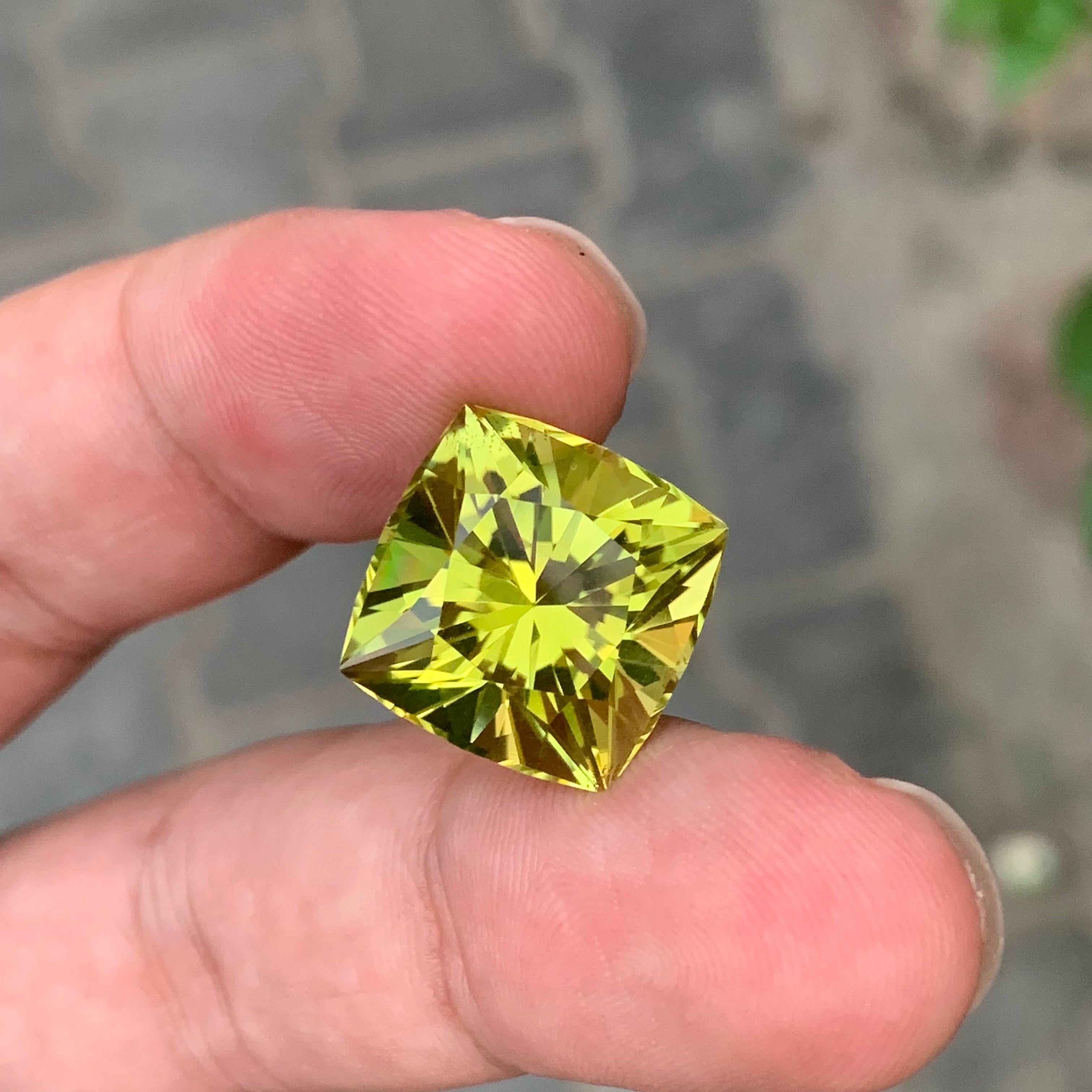 15.85 Carat Natural Loose Green Gold Lemon Quartz Square Shape Gemstone For Sale 1