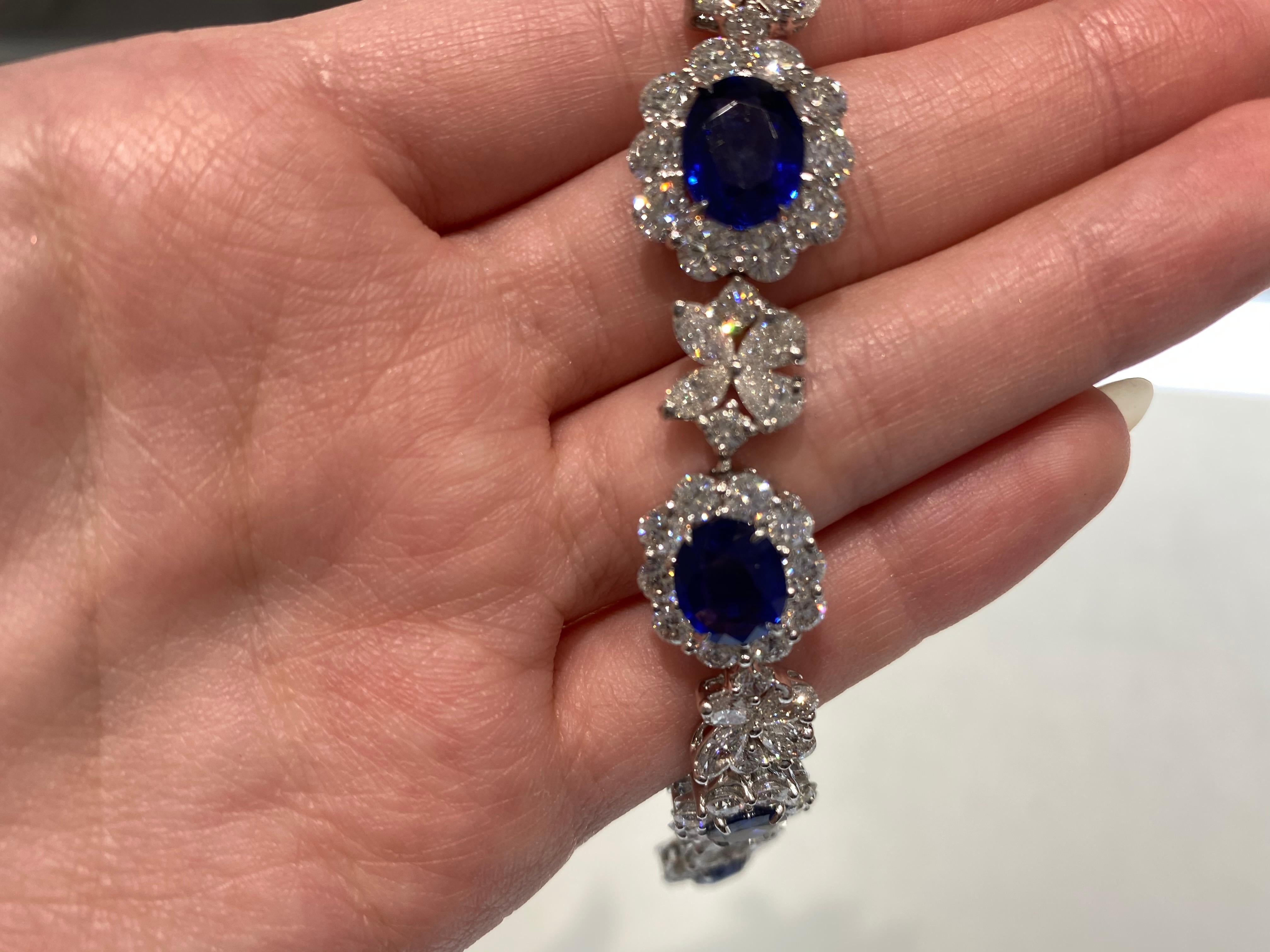 15.88 Carat Oval Sapphires and 16.42 Carat Diamond Flower and Butterfly Bracelet In New Condition In Houston, TX