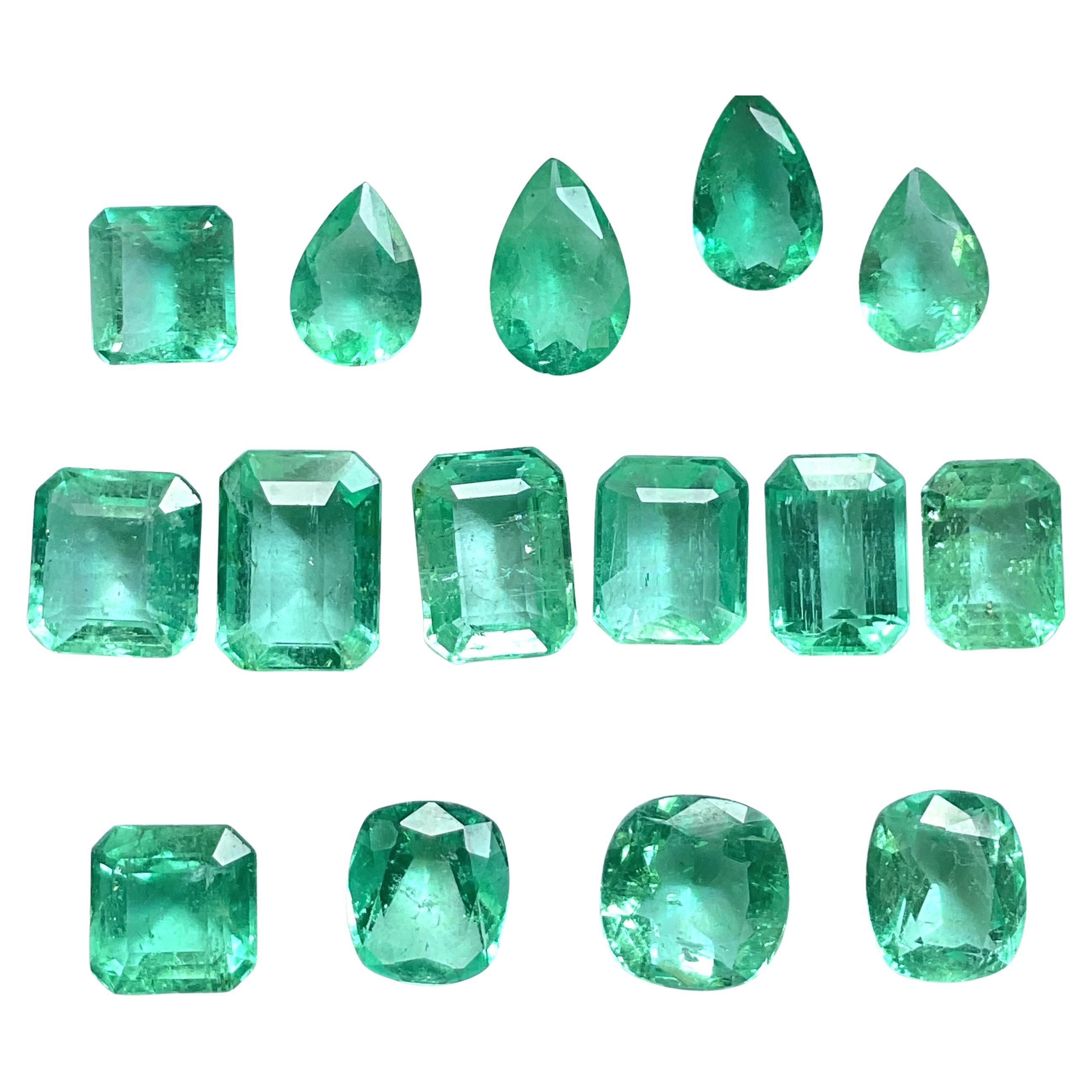 15.89 Carats Colombian Emerald Mix Cut Stone For Jewelry 15 Pieces Natural Gem en venta