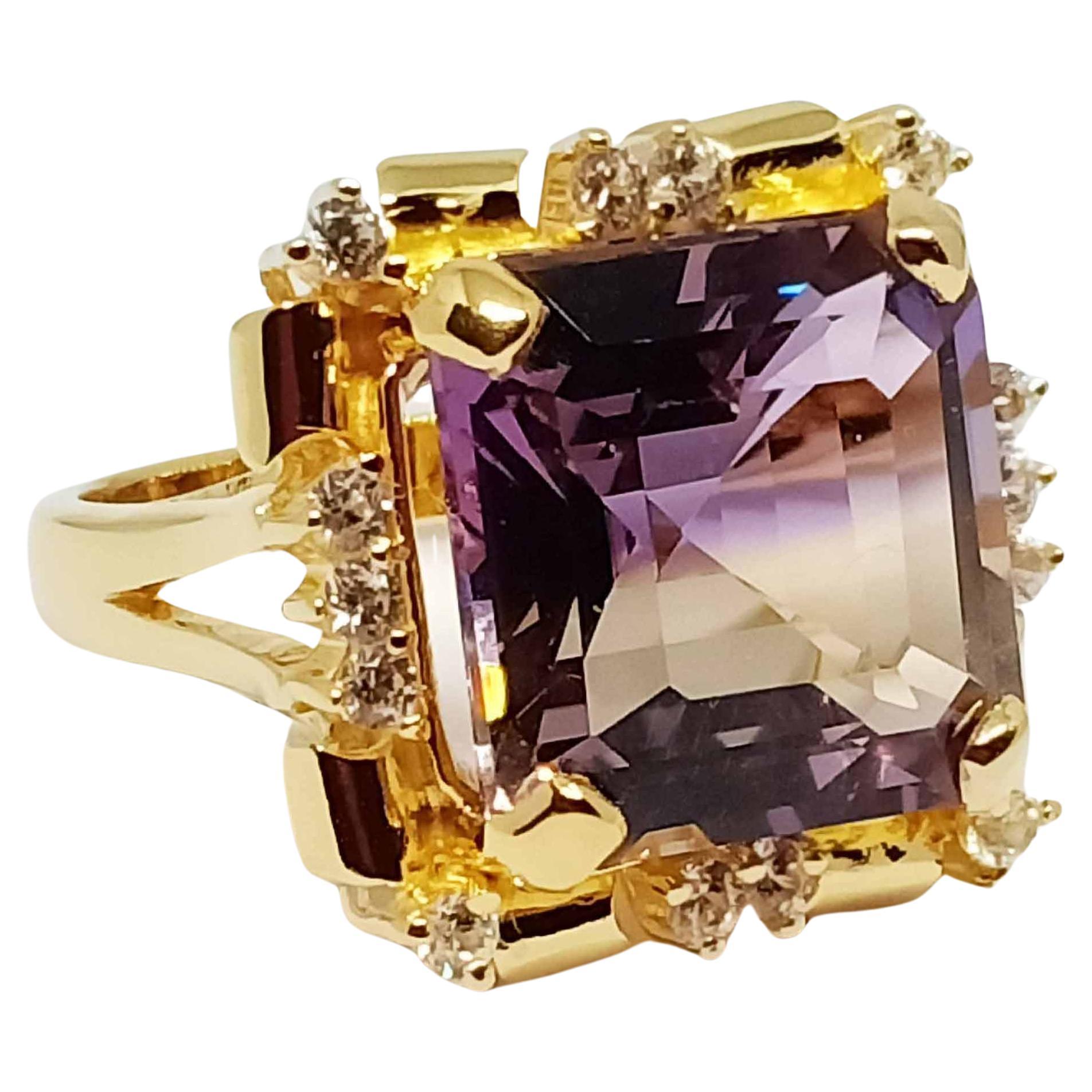Art Déco 15,89cts. Anello di ametrina in argento sterling con placcatura in oro 18 carati. in vendita