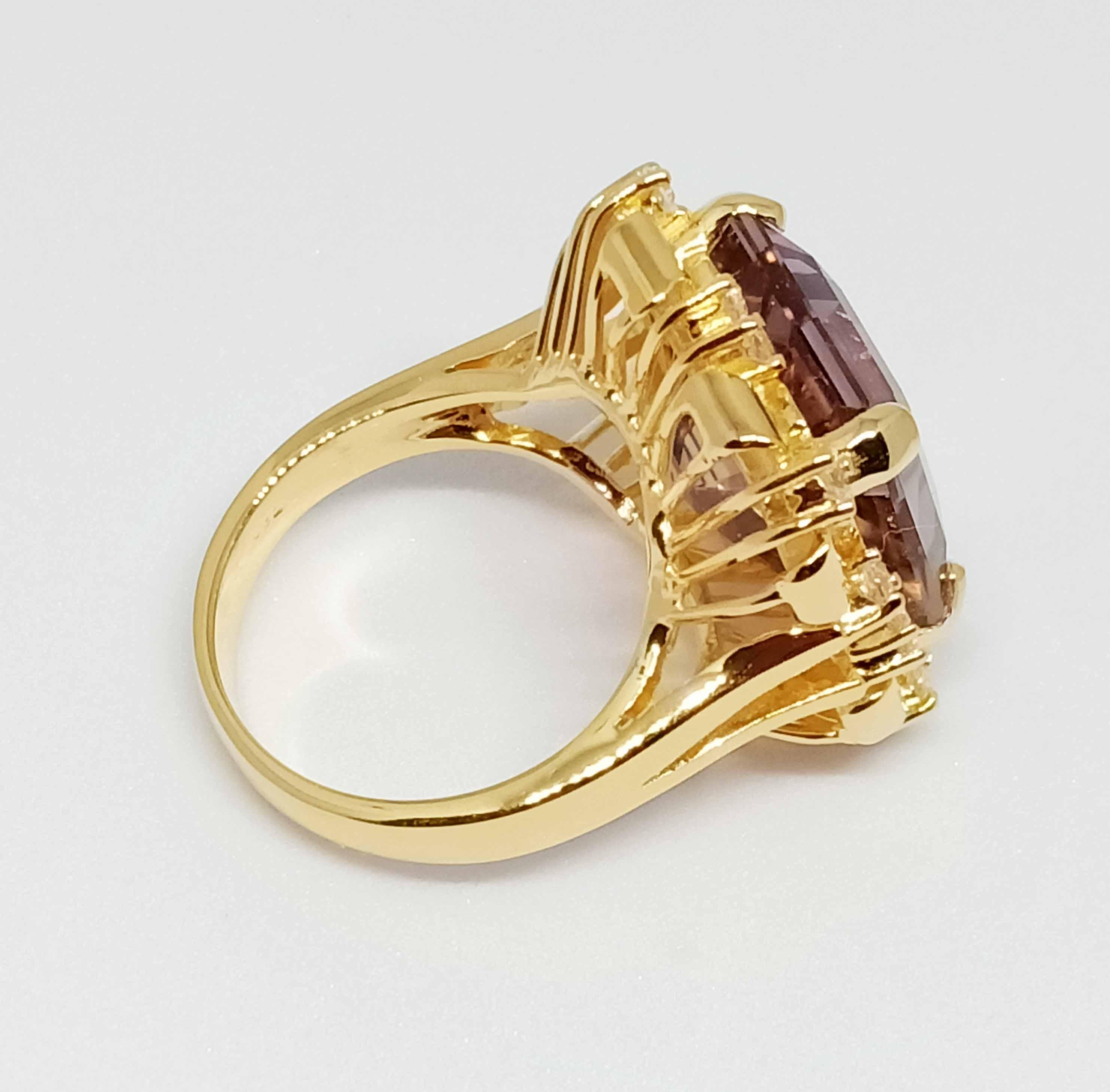 15,89cts. Anello di ametrina in argento sterling con placcatura in oro 18 carati. in vendita 2
