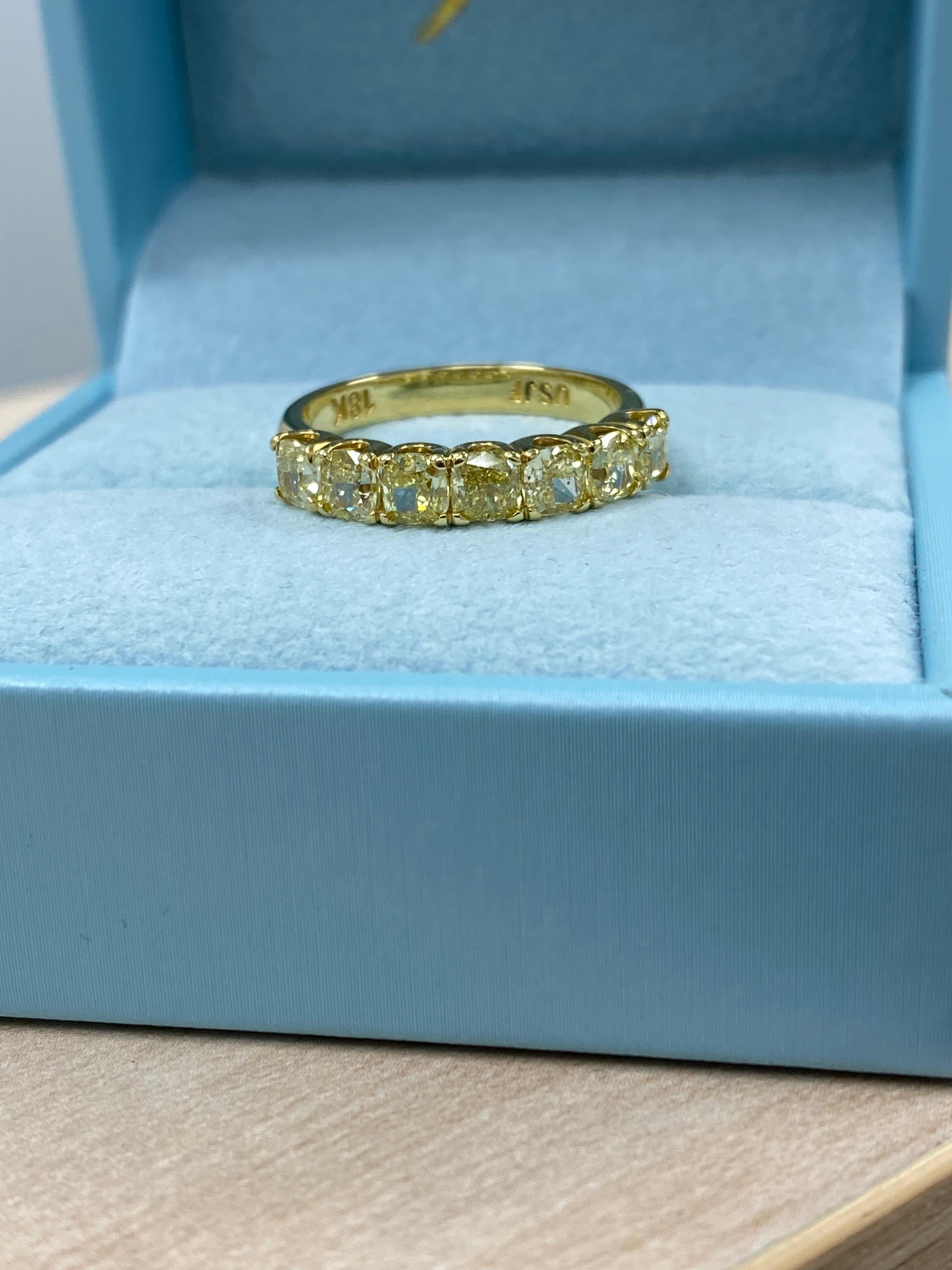 1.58Ct Fancy Yellow Cushion Cut Diamond Wedding Anniversary Band 18K Yellow Gold For Sale 4
