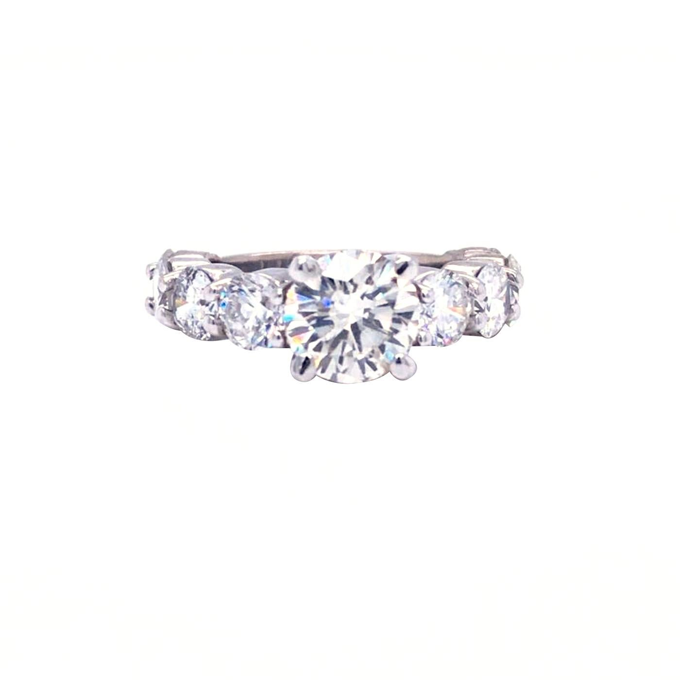 1,58 Karat runder Diamant mit 8 seitlichen Diamanten Verlobungsring 4,1 Karat Ewigkeitsring im Zustand „Neu“ im Angebot in Aventura, FL