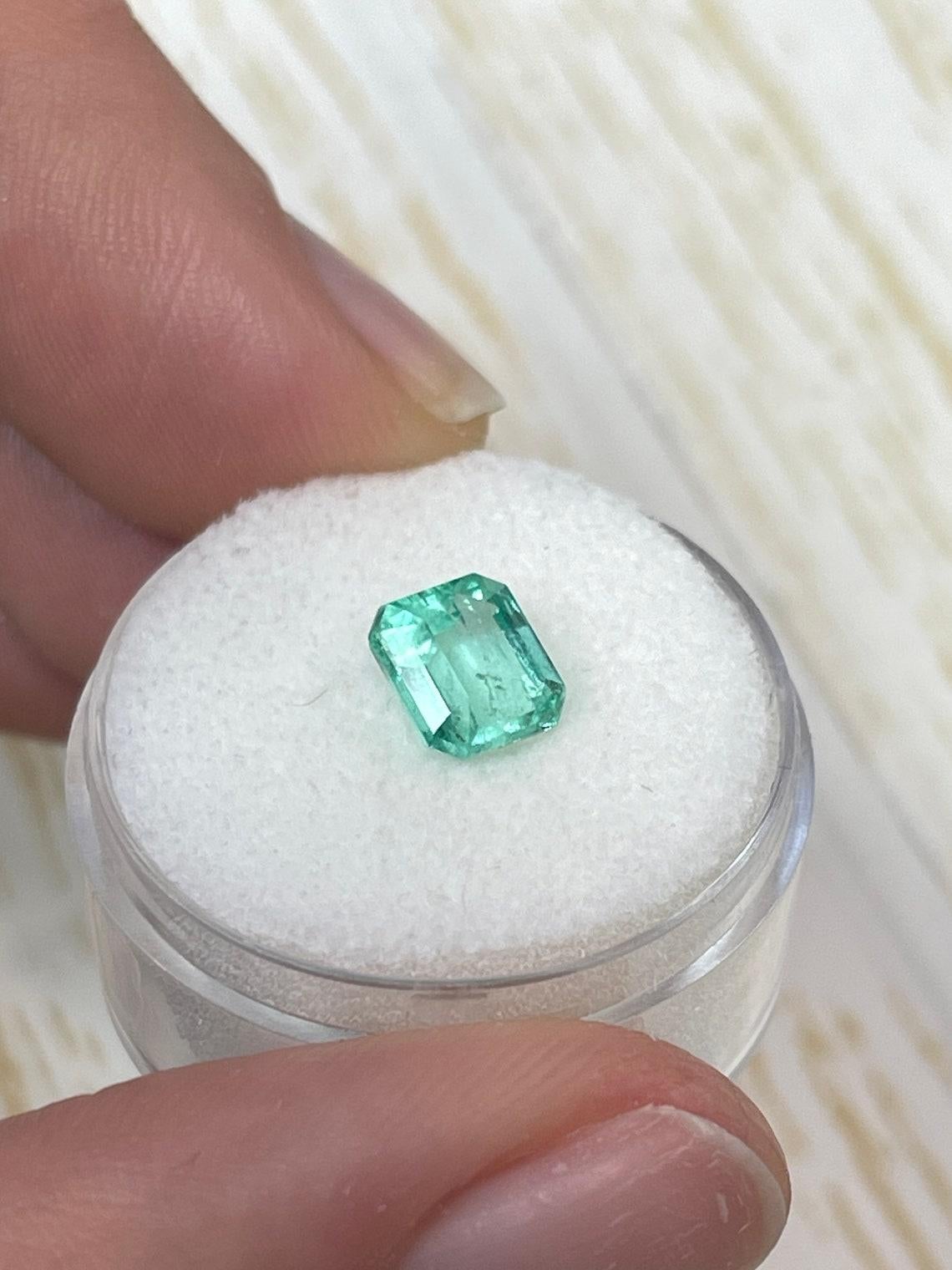 Donna 1,59 Carati 7x6 Smeraldo colombiano verde pastello - Gemma di nascita di maggio con taglio smeraldo in vendita