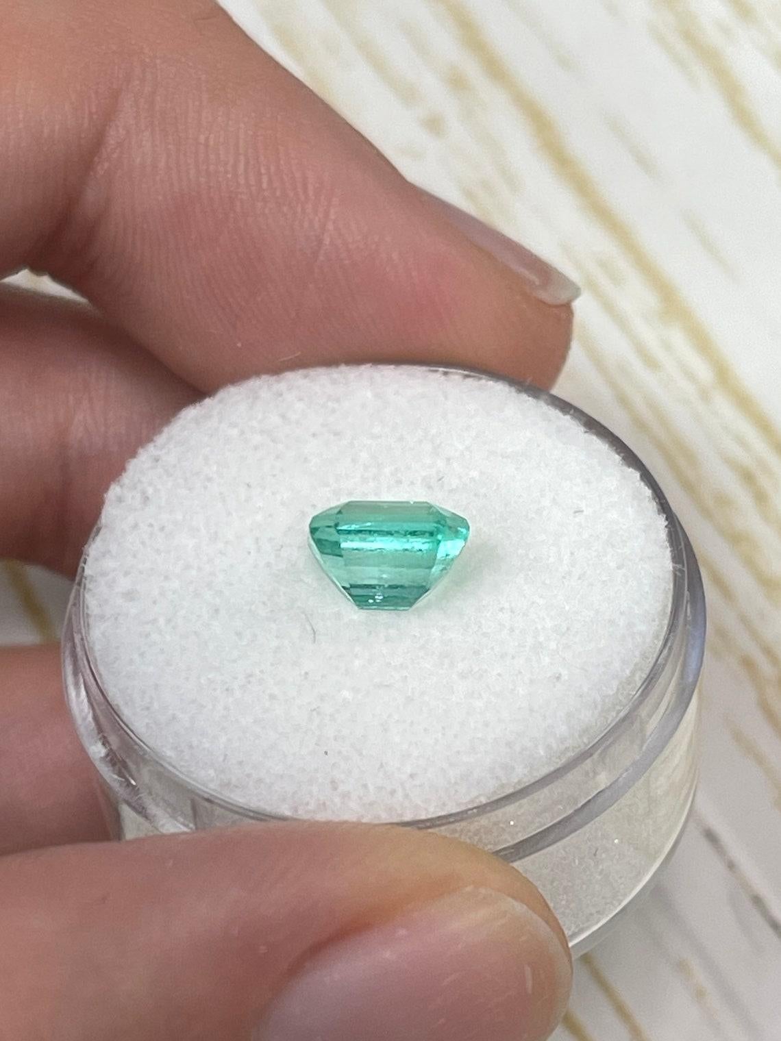 1,59 Carati 7x6 Smeraldo colombiano verde pastello - Gemma di nascita di maggio con taglio smeraldo in vendita 1