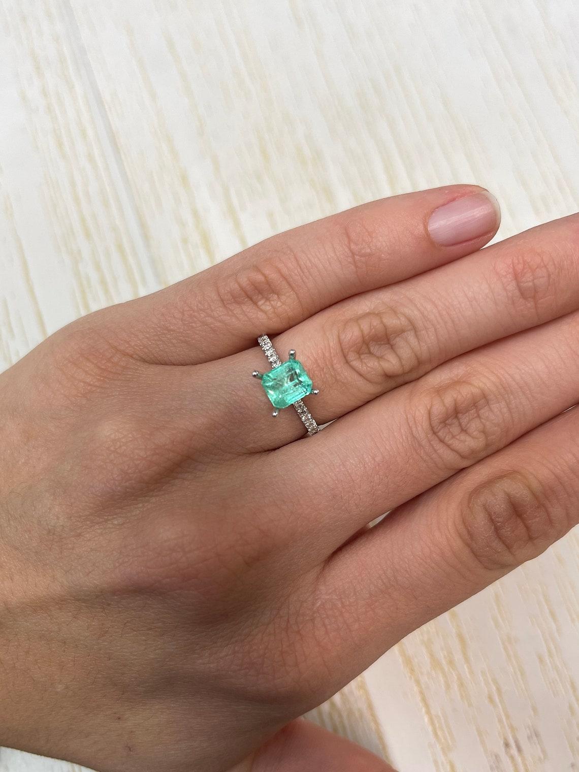 1,59 Carati 7x6 Smeraldo colombiano verde pastello - Gemma di nascita di maggio con taglio smeraldo in vendita 3