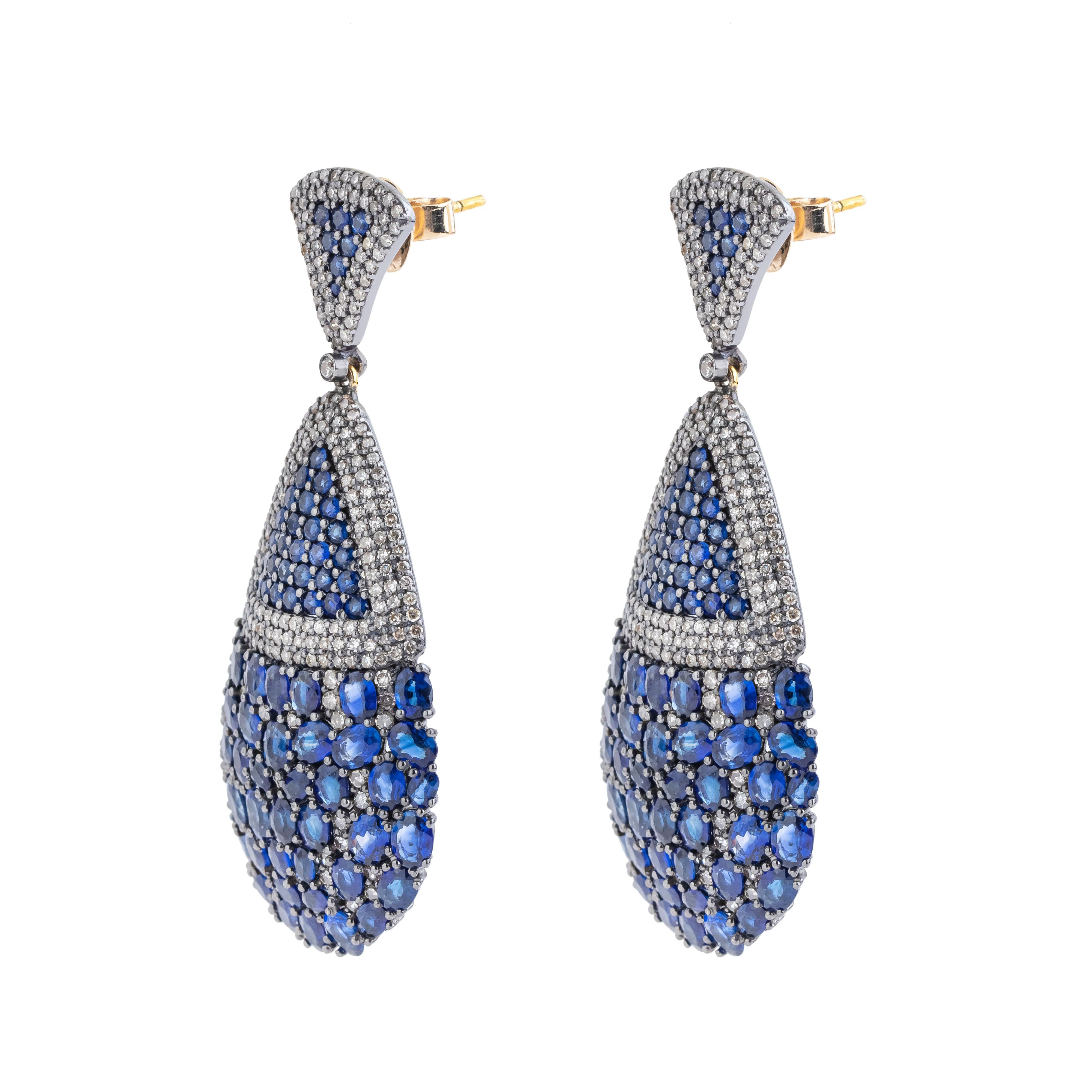 Round Cut 15.9 Carat Diamond and Sapphire Drop Earrings For Sale