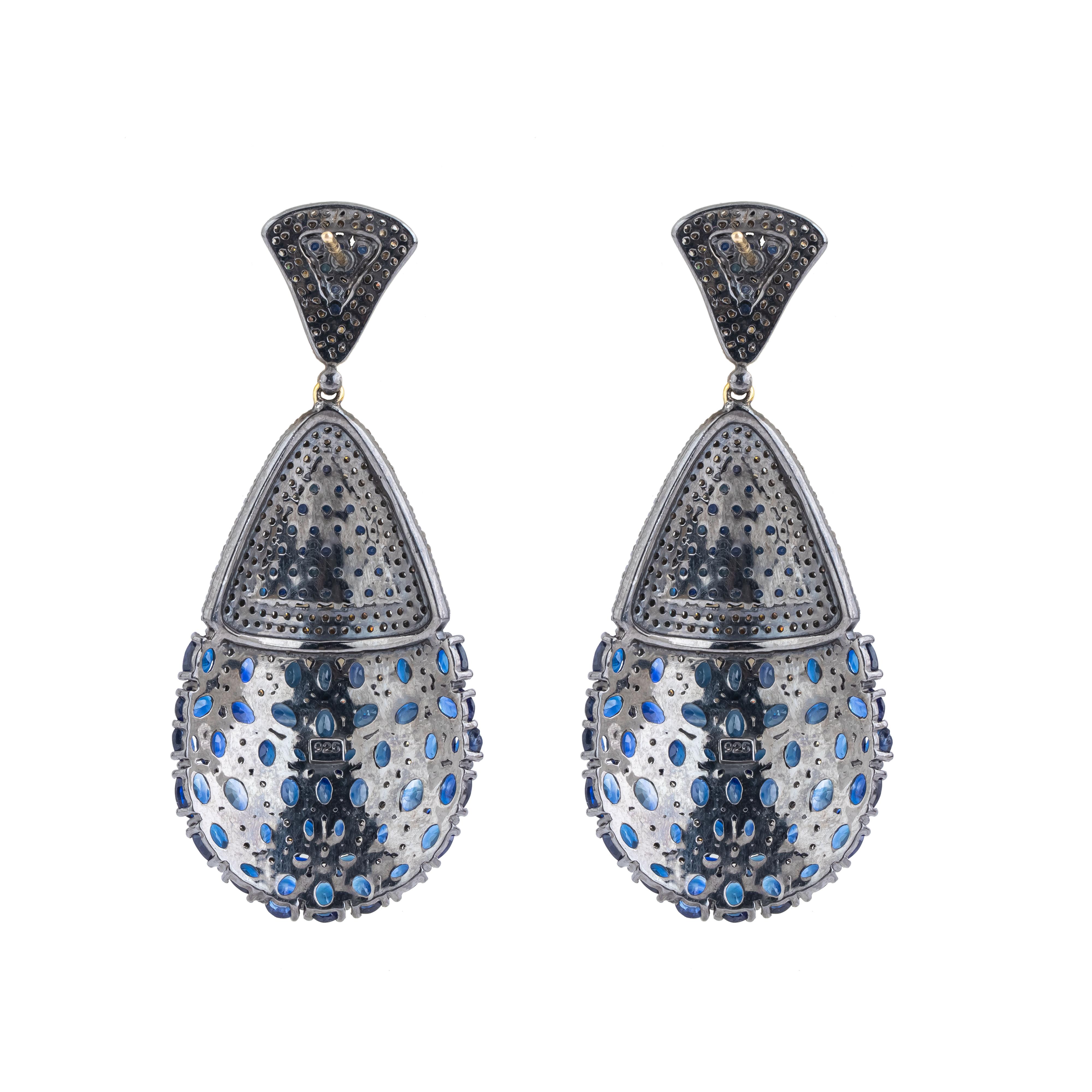 15.9 Carat Diamond and Sapphire Drop Earrings In New Condition For Sale In Jaipur, IN