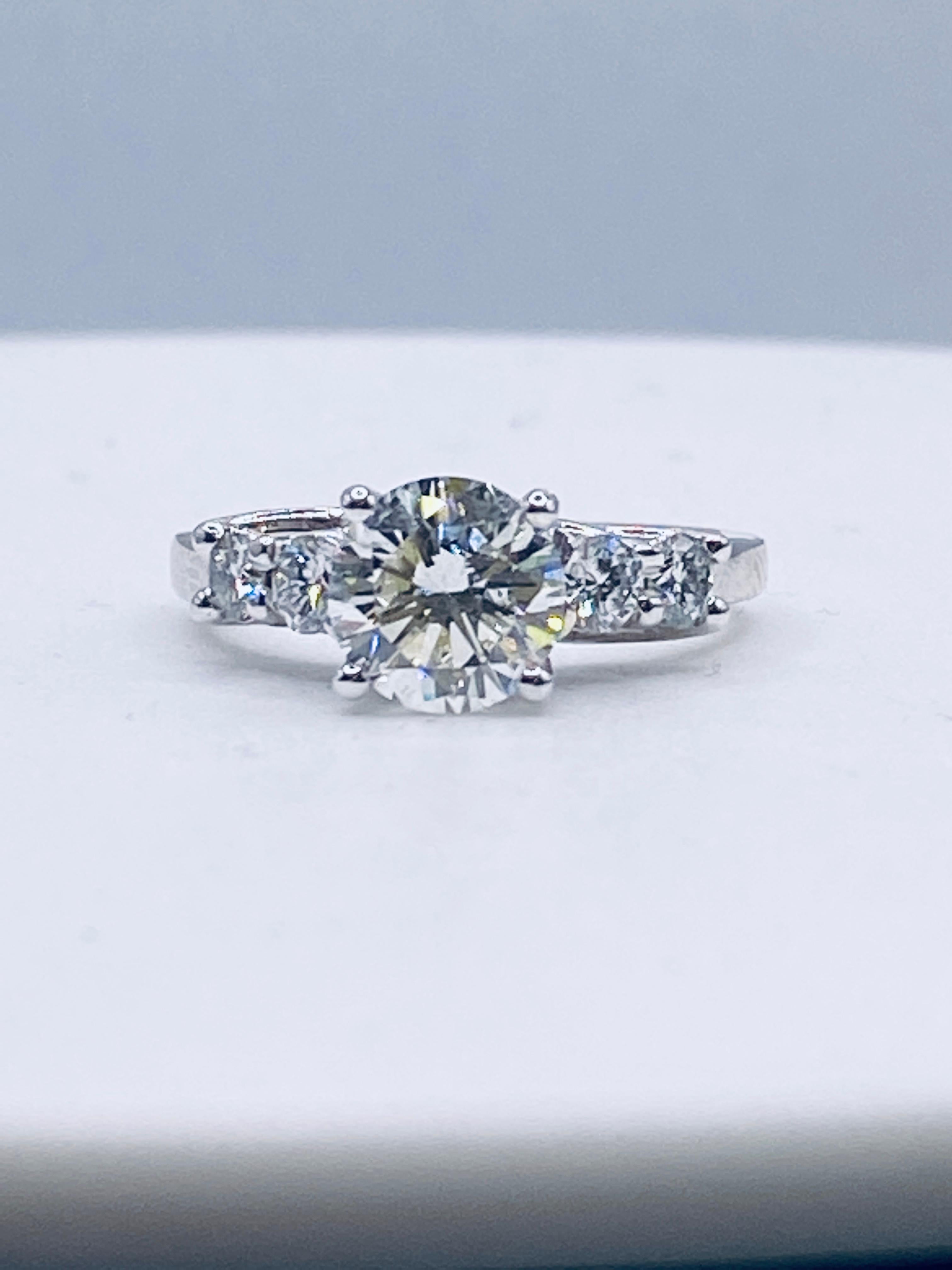 Brilliant Cut 1.59 Carat H SI2 Center Diamond Engagement Ring For Sale