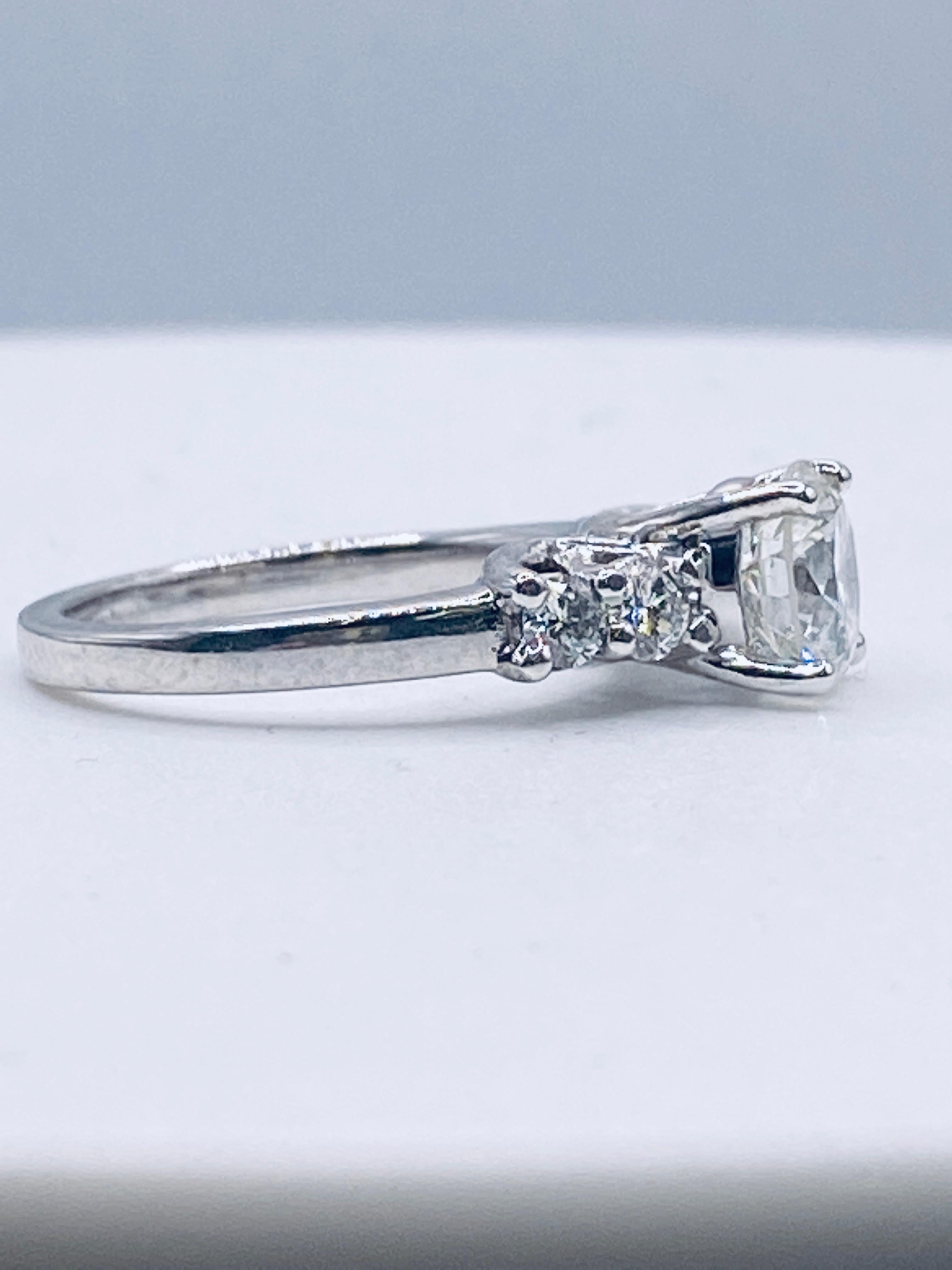 1.59 Carat H SI2 Center Diamond Engagement Ring In Good Condition For Sale In DALLAS, TX