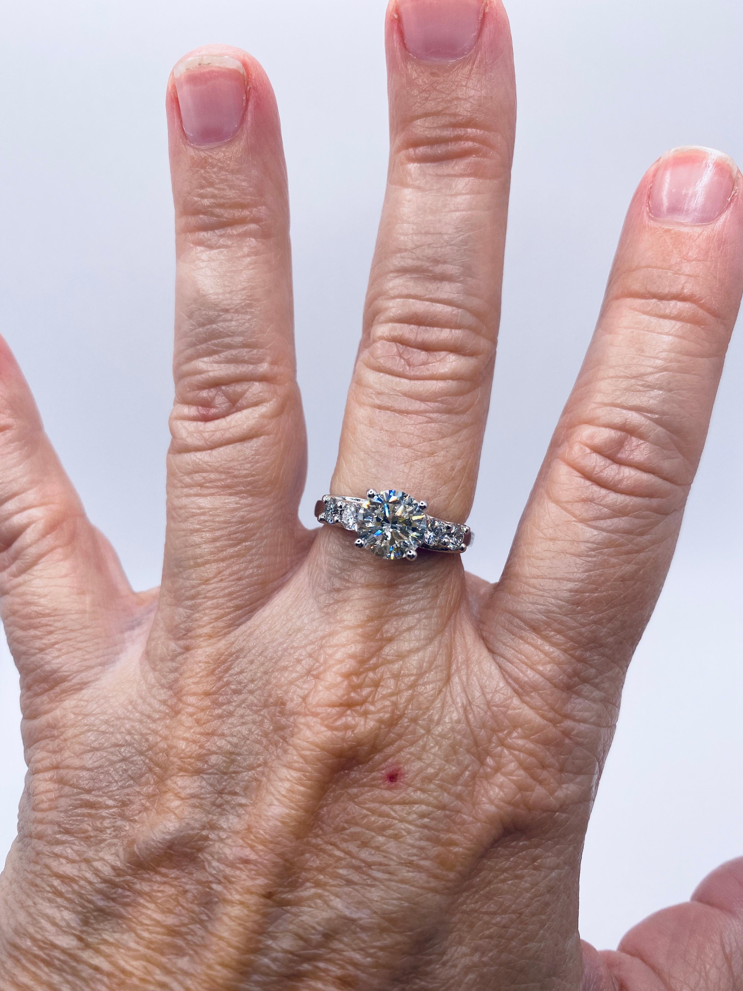Women's or Men's 1.59 Carat H SI2 Center Diamond Engagement Ring For Sale