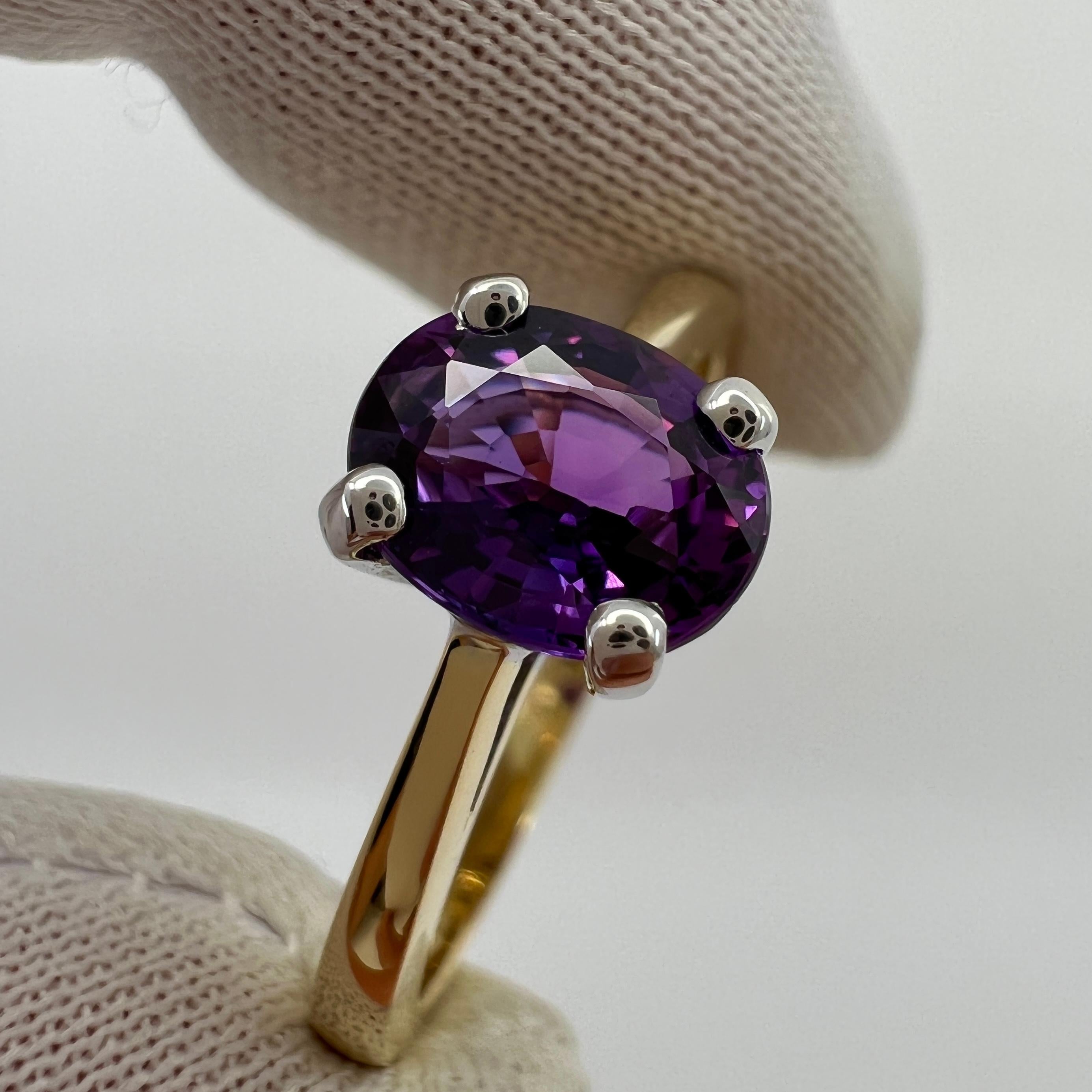Taille ovale Bague solitaire en or 18 carats avec saphir violet profond naturel de 1,59 carat de taille ovale en vente