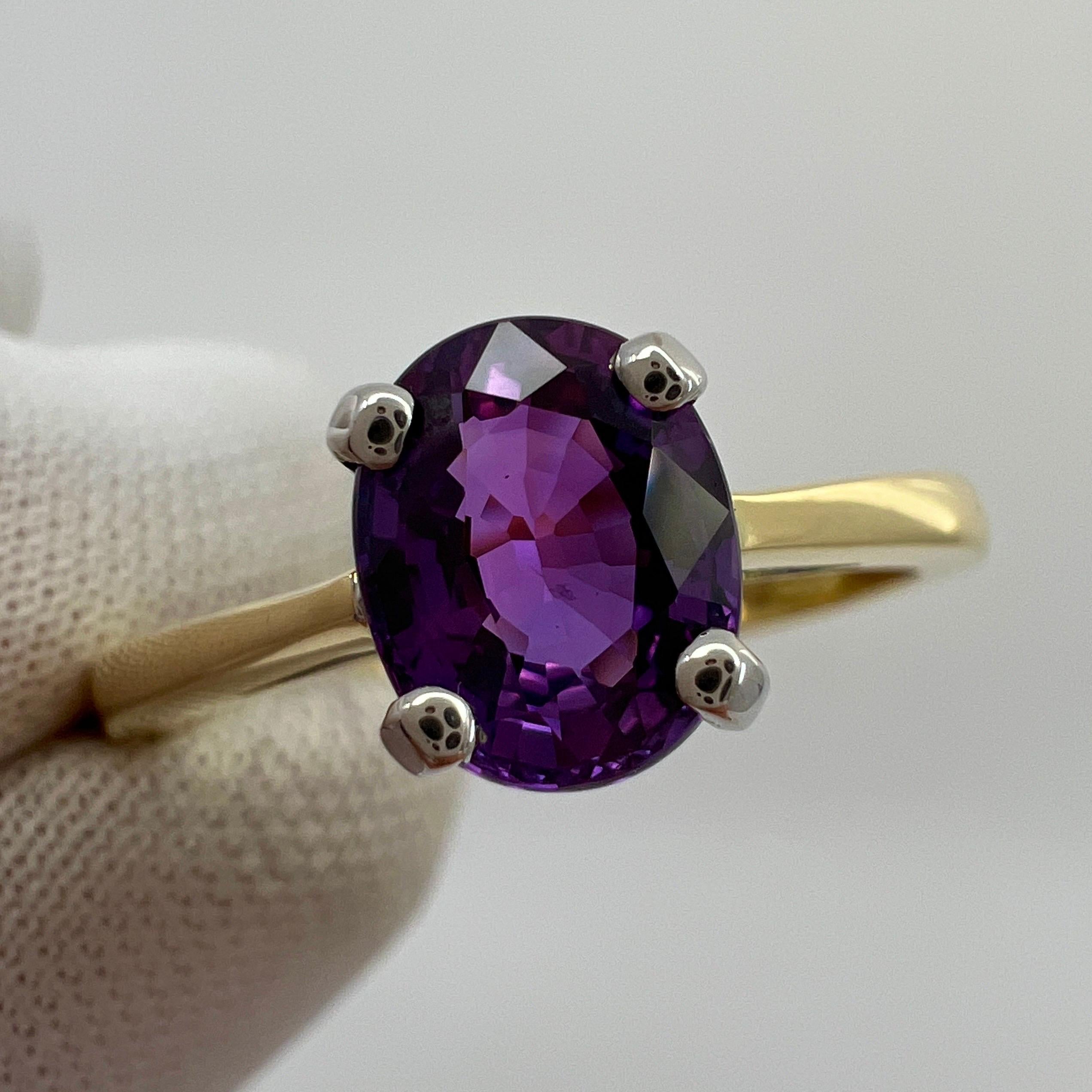 Bague solitaire en or 18 carats avec saphir violet profond naturel de 1,59 carat de taille ovale en vente 3