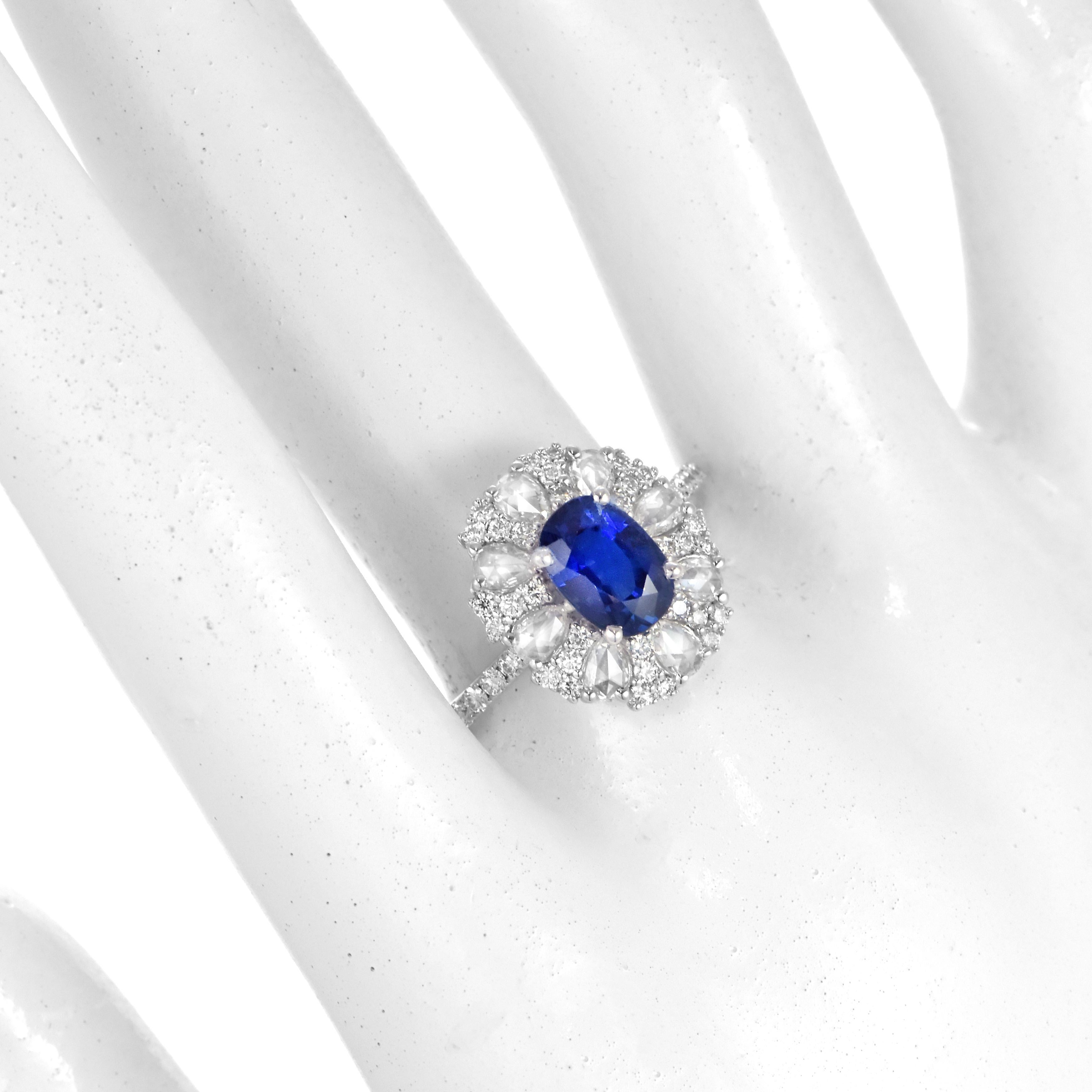 Modern 1.59 Carat Natural Sapphire & Rose Cut Diamonds Ring Made in 18 Karat White Gold For Sale