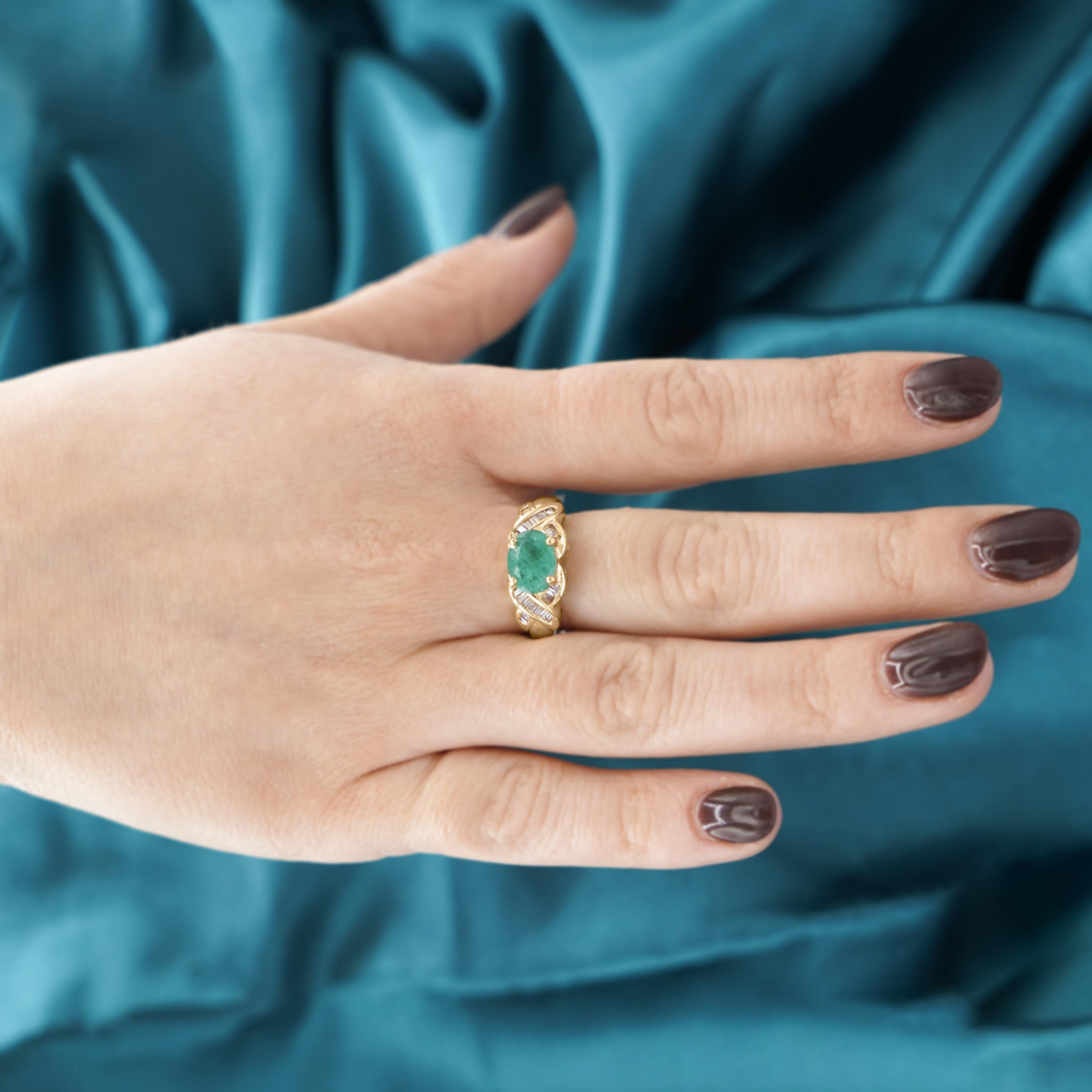 Contemporary 1.59 Carat Oval Cut Emerald & Diamond 14K Gold East West Ring For Sale