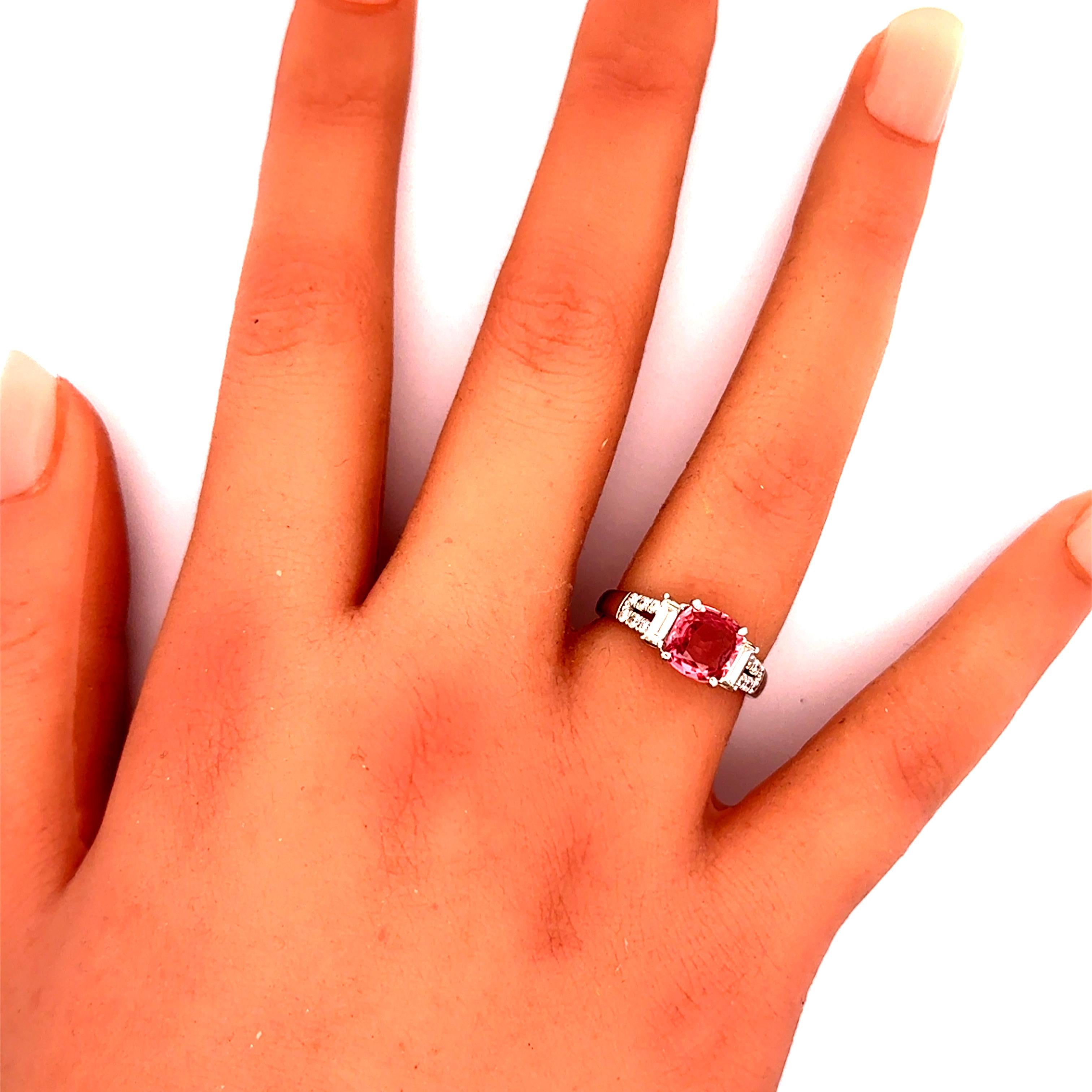 1,59 Karat Padparadscha Saphir Diamant Platinring, GRS-zertifiziert (Kissenschliff) im Angebot