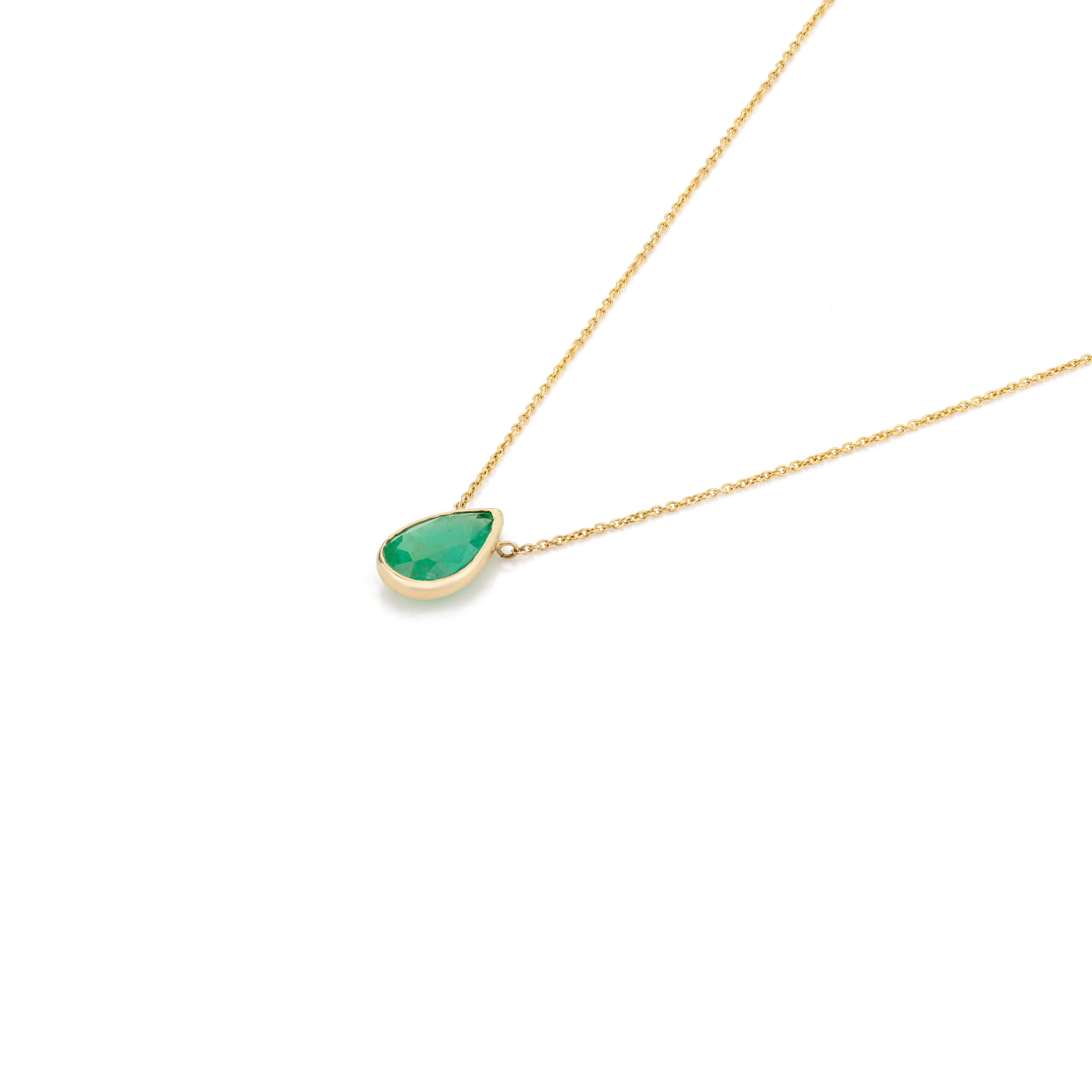 Moderne 1.59 Carat Pear Cut Emerald Everyday Chain Necklace in 14k Solid Yellow Gold (Collier de chaîne en or jaune massif) en vente