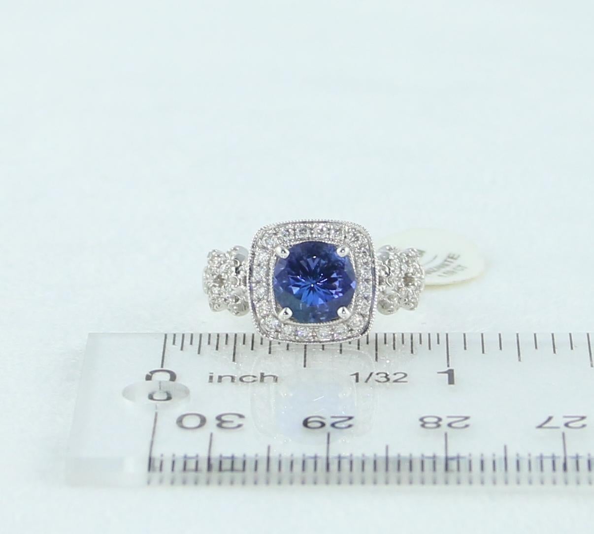 Bague halo carrée en or milgrain avec tanzanite ronde de 1,59 carat et diamants en vente 4