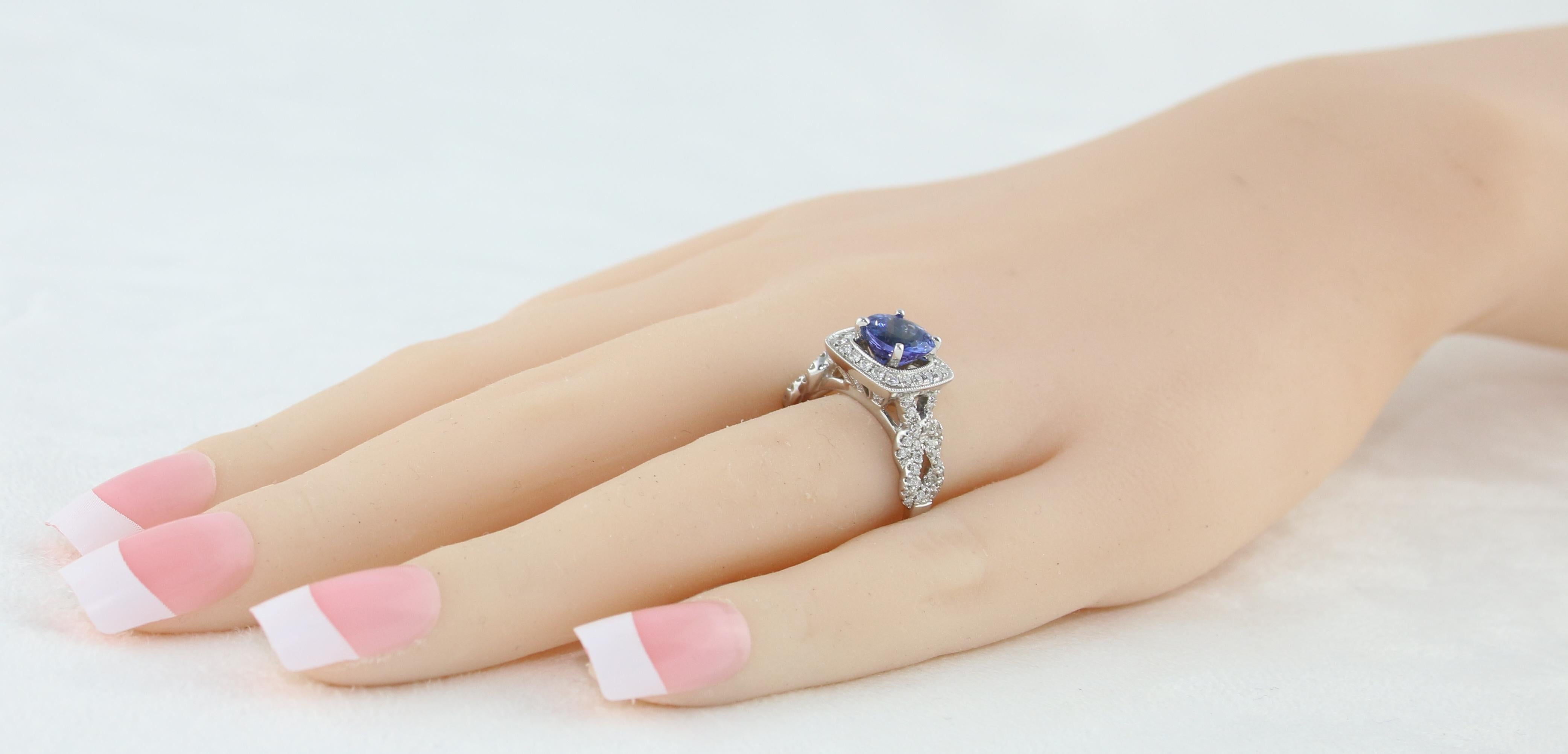 Bague halo carrée en or milgrain avec tanzanite ronde de 1,59 carat et diamants en vente 1