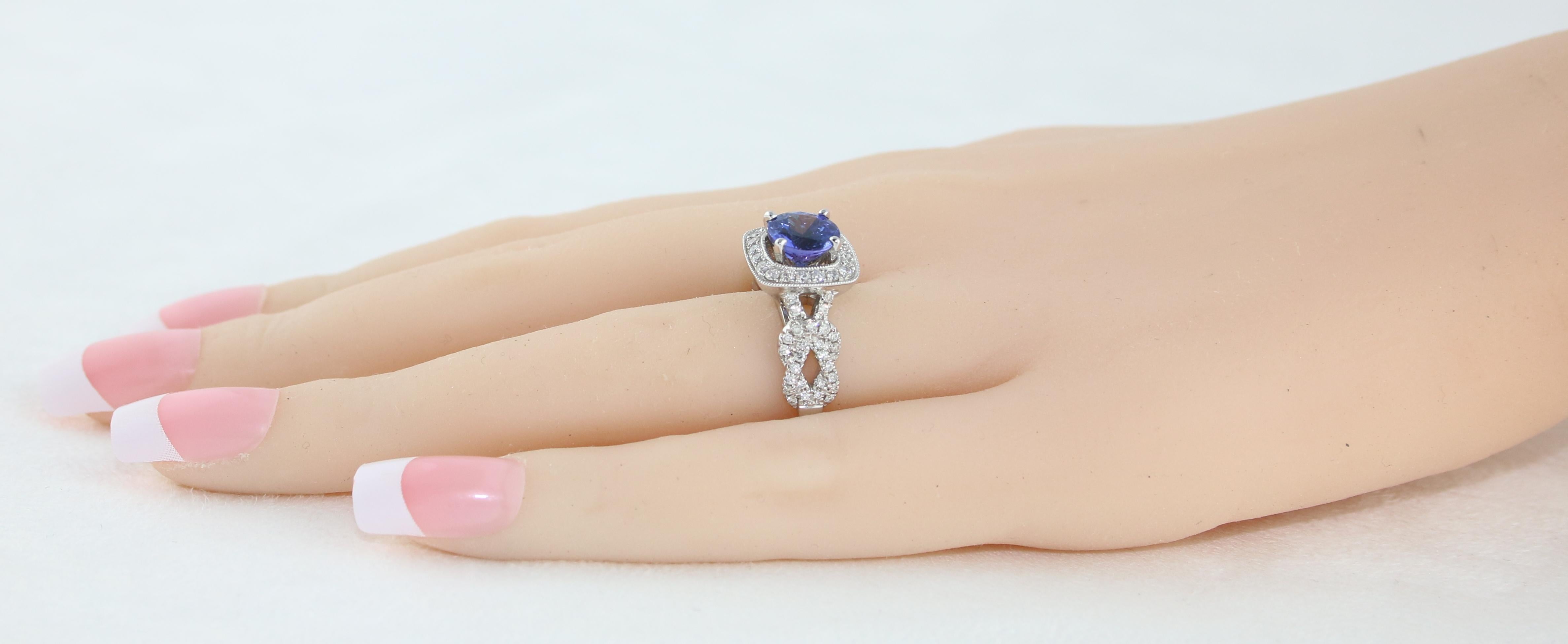 Bague halo carrée en or milgrain avec tanzanite ronde de 1,59 carat et diamants en vente 2