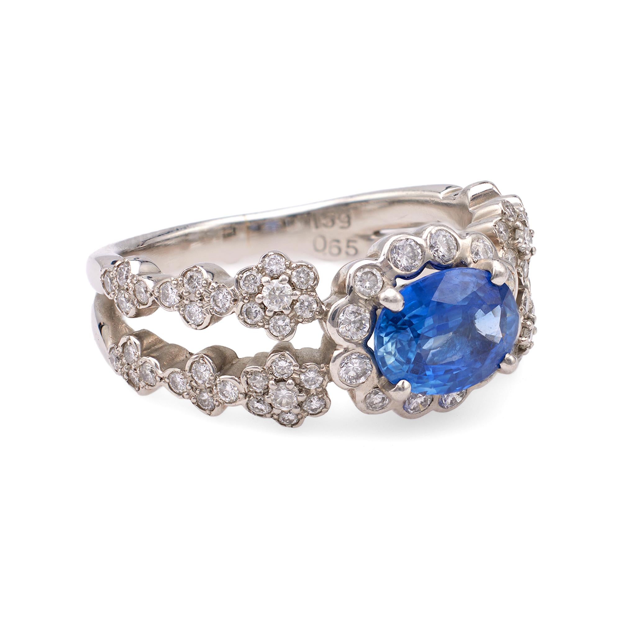 1.59 Carat Sapphire and Diamond Platinum Ring In Excellent Condition In Beverly Hills, CA