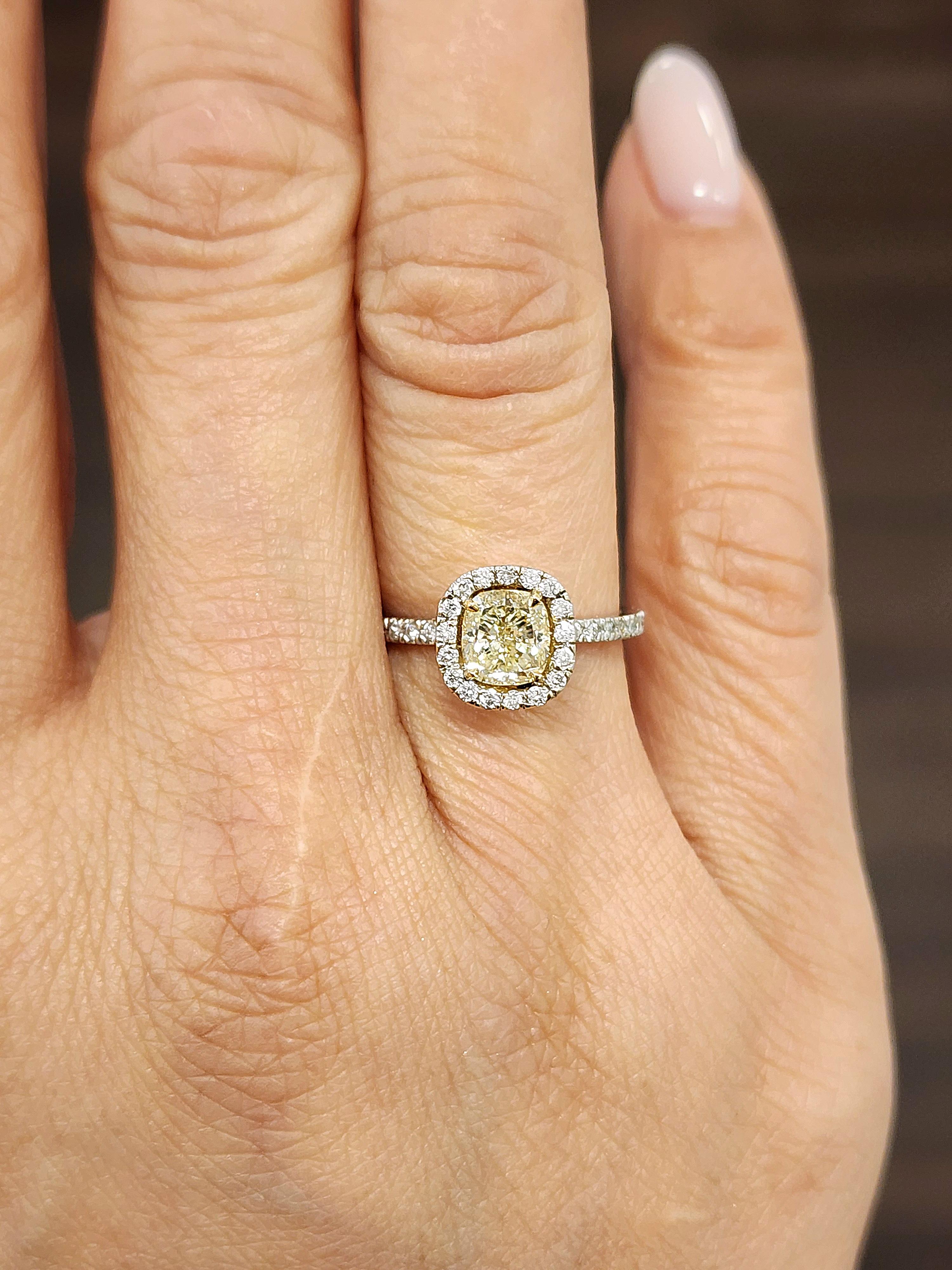 Taille coussin Bague en diamant jaune naturel de 1.59 carat en vente