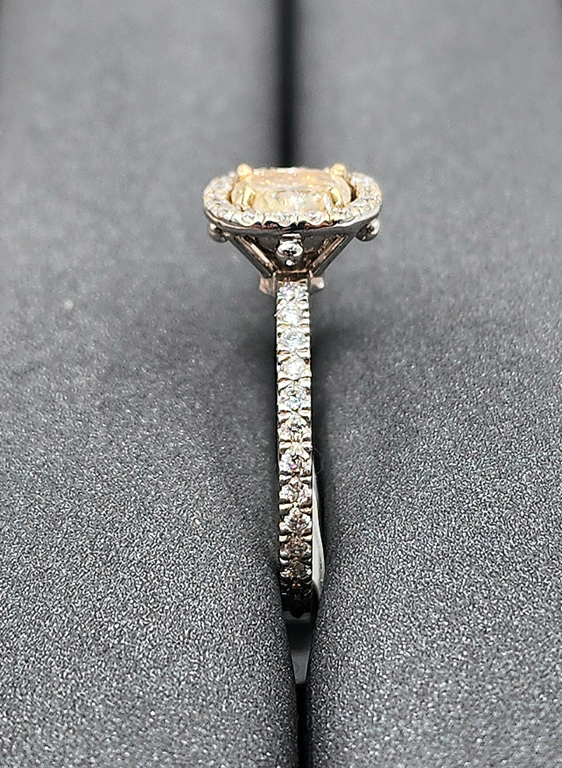 Bague en diamant jaune naturel de 1.59 carat en vente 1