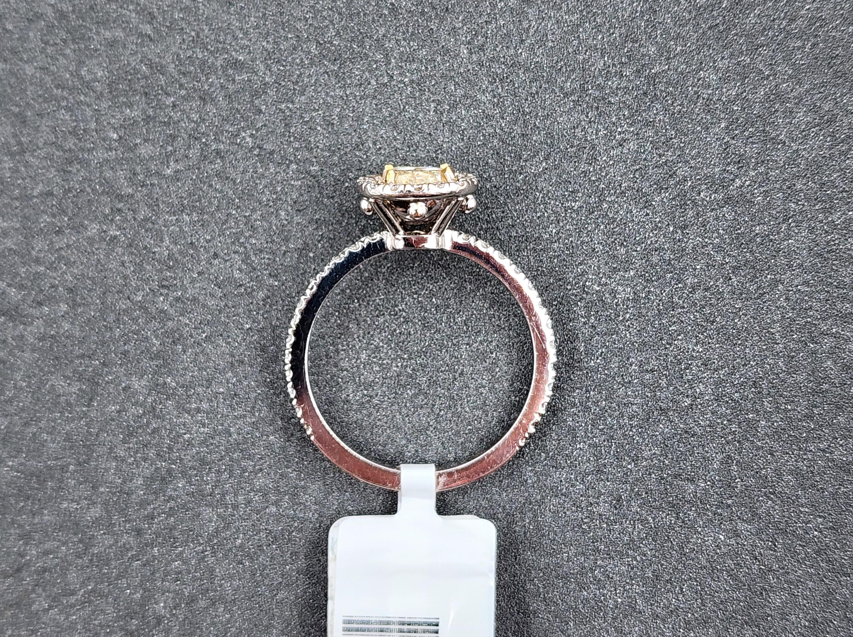 Bague en diamant jaune naturel de 1.59 carat en vente 2