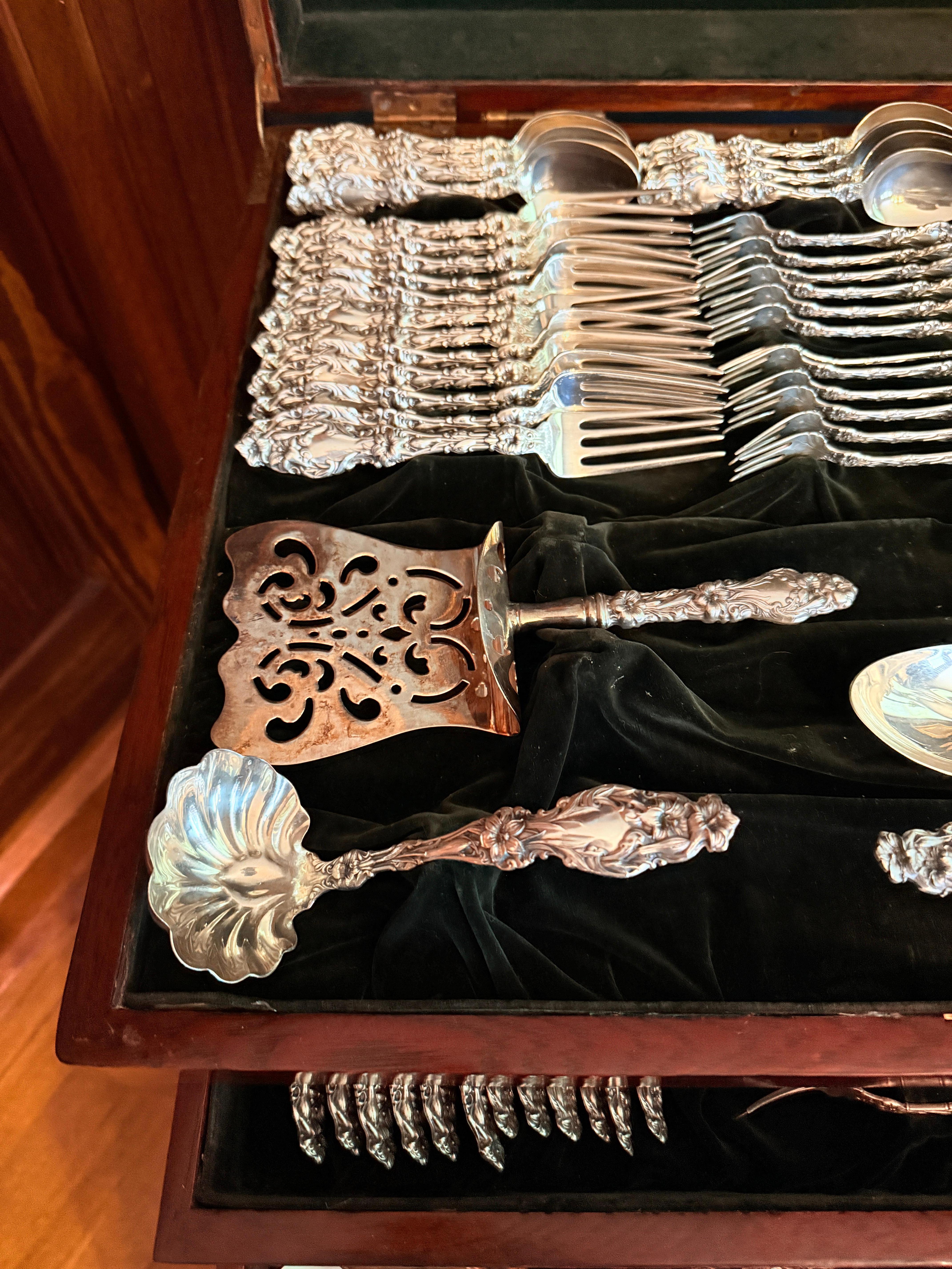 159 Pc, “Lily” Pattern Sterling Silver Flatware Service 5 Pc Setting for 18 In Good Condition For Sale In Atlanta, GA