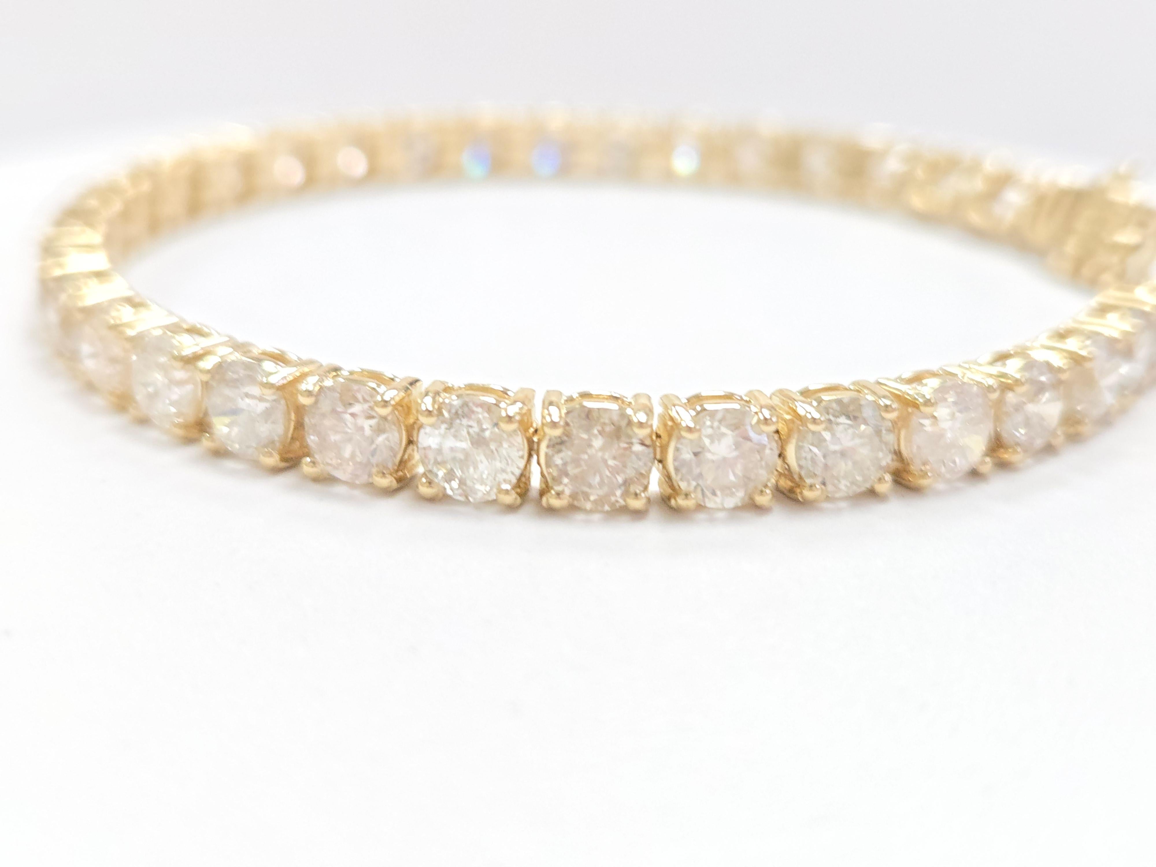 Tennisarmband aus 14 Karat Gelbgold mit 15,90 Karat natürlichen Diamanten für Damen oder Herren im Angebot