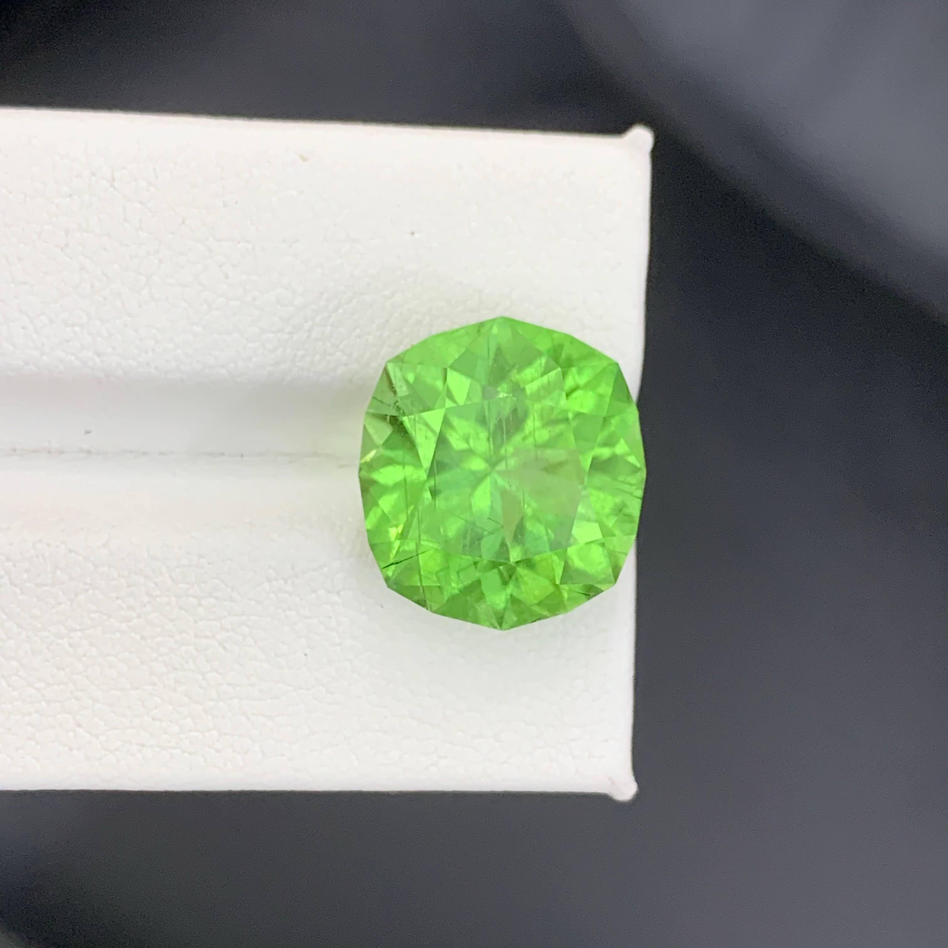 15.90 Carat Natural Loose Quality Rutile Inclusion Peridot Pakistani Gemstone In New Condition For Sale In Bangkok, TH