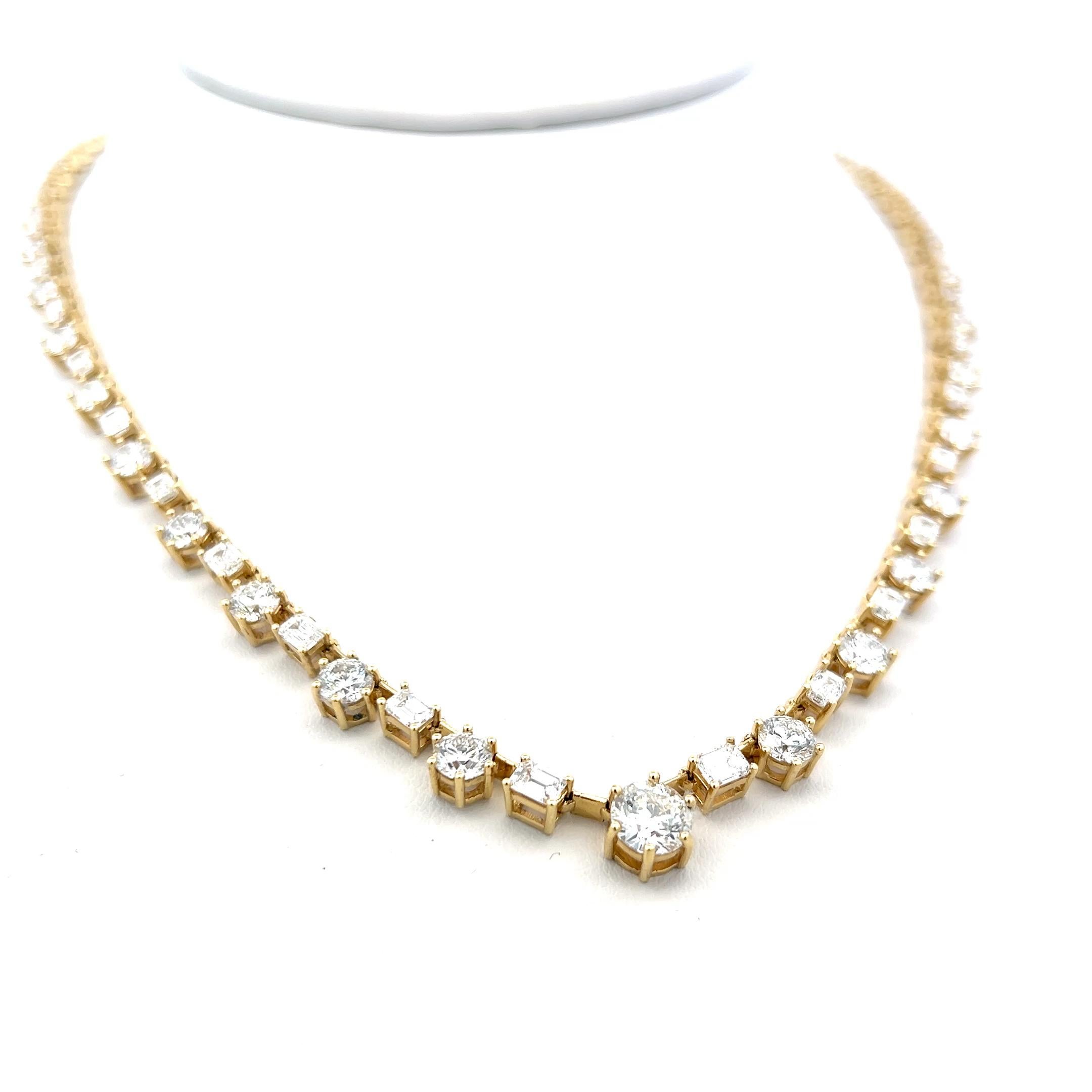 15.92 Carat and Round Brilliant Diamond 18 Karat Yellow Gold Link Necklace Bon état à New York, NY