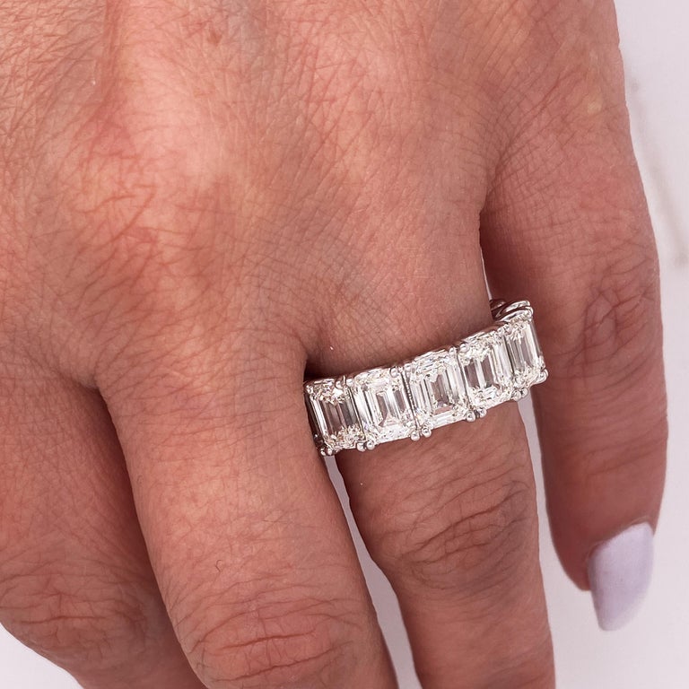 15.92 Carat Emerald Cut Diamonds All GIA Certified Platinum Eternity Band

This incredible band features 15 emerald cut diamond. Each GIA certified. Diamonds color range are H-I and clarity is all VS1. Average 1.06 carat each. 15 GIA certificates