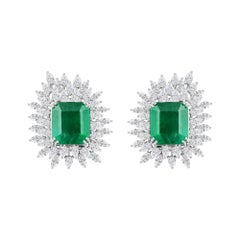 Pendientes en espiral con esmeraldas naturales de corte esmeralda de 15,92 ct y diamantes, en oro blanco de 18 quilates