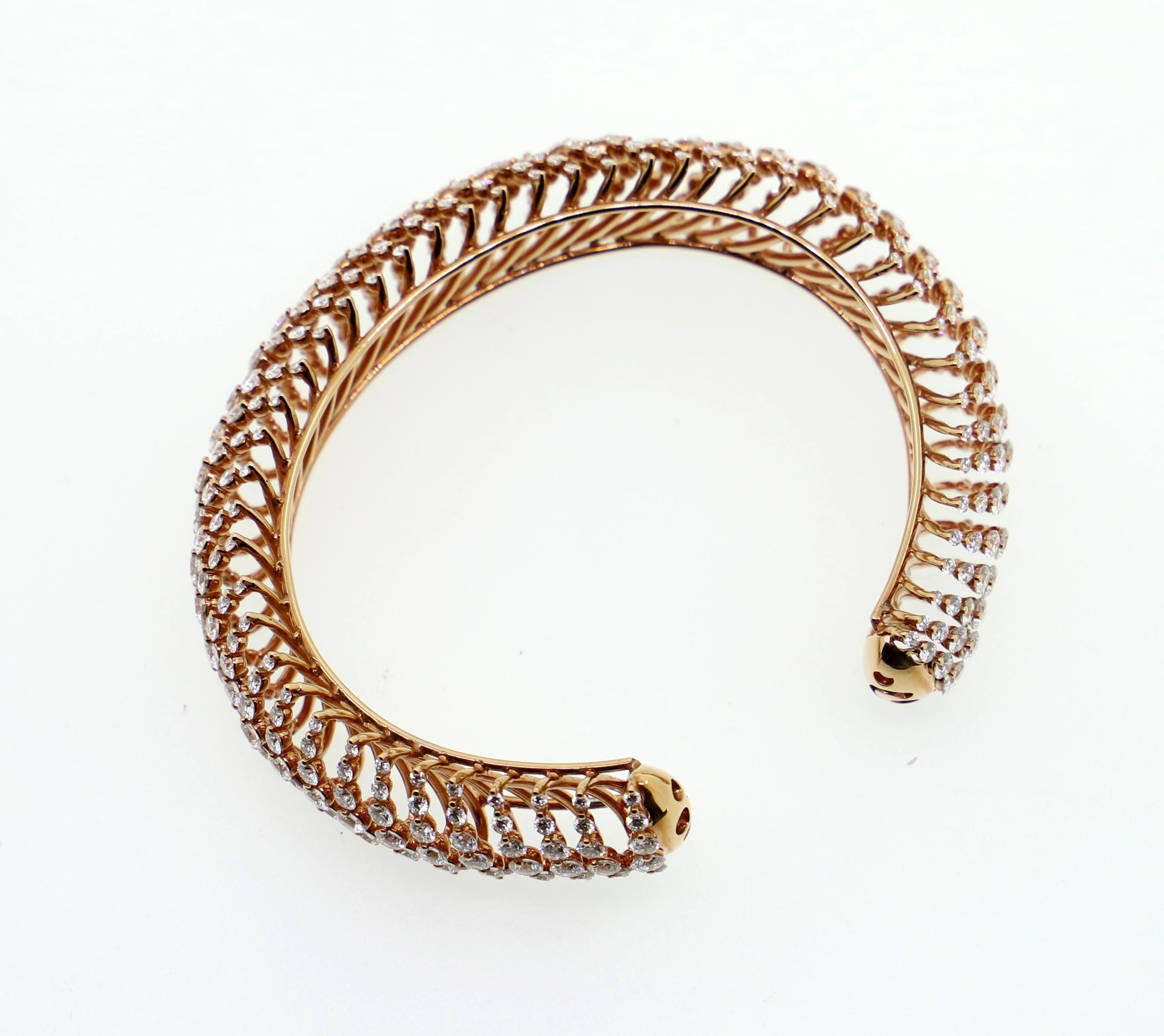 15.94 Carat Natural White Diamond Bangle In New Condition For Sale In Milano, IT